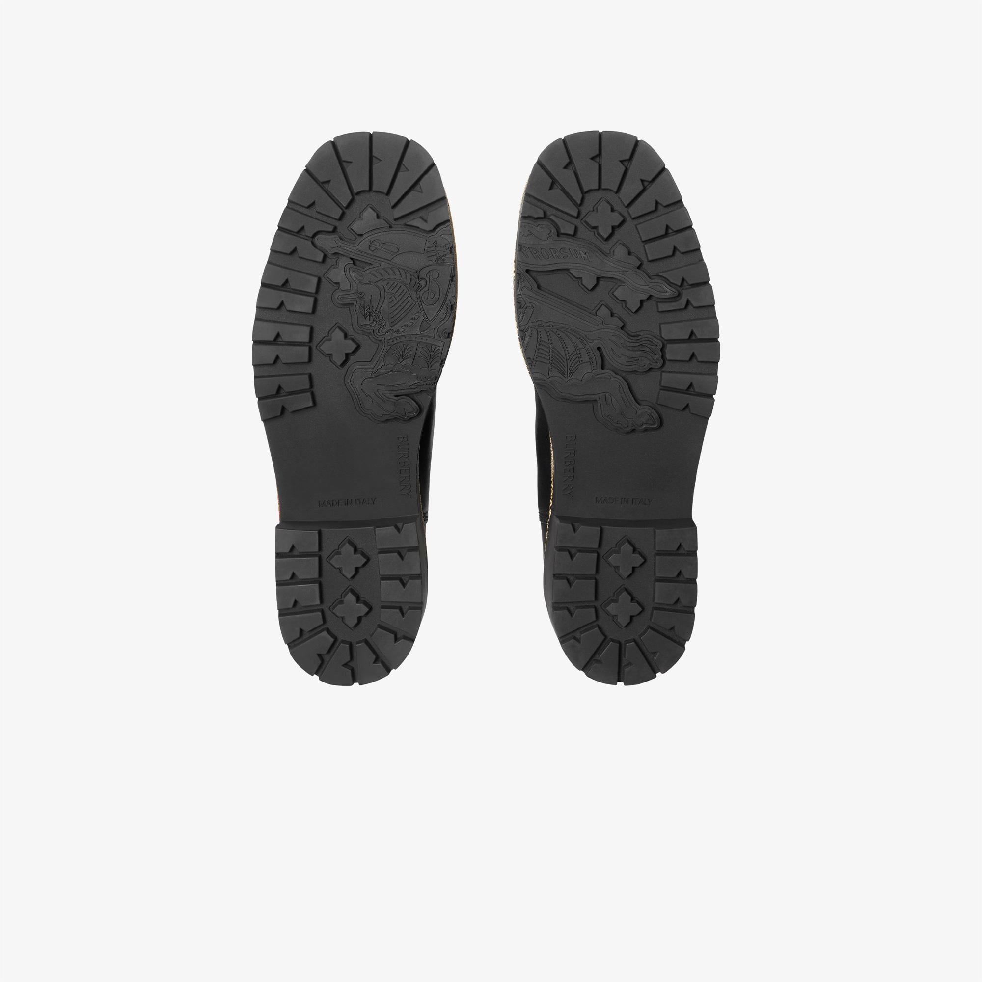 Burberry Leather Gravel Chelsea Kadın Siyah Bot