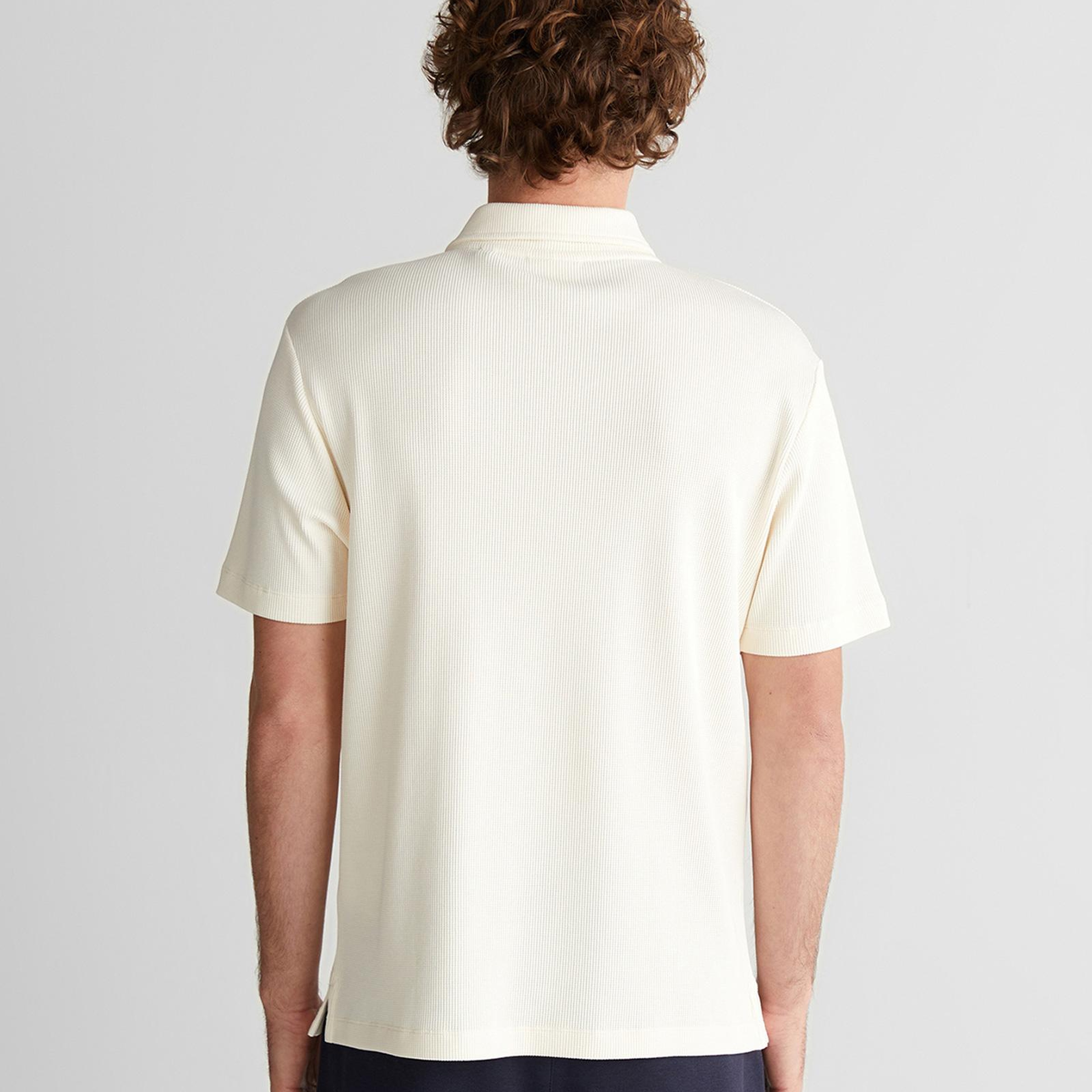 GANT Erkek Krem Relaxed Fit Yarım Fermuarlı Logolu Polo Yaka T-Shirt