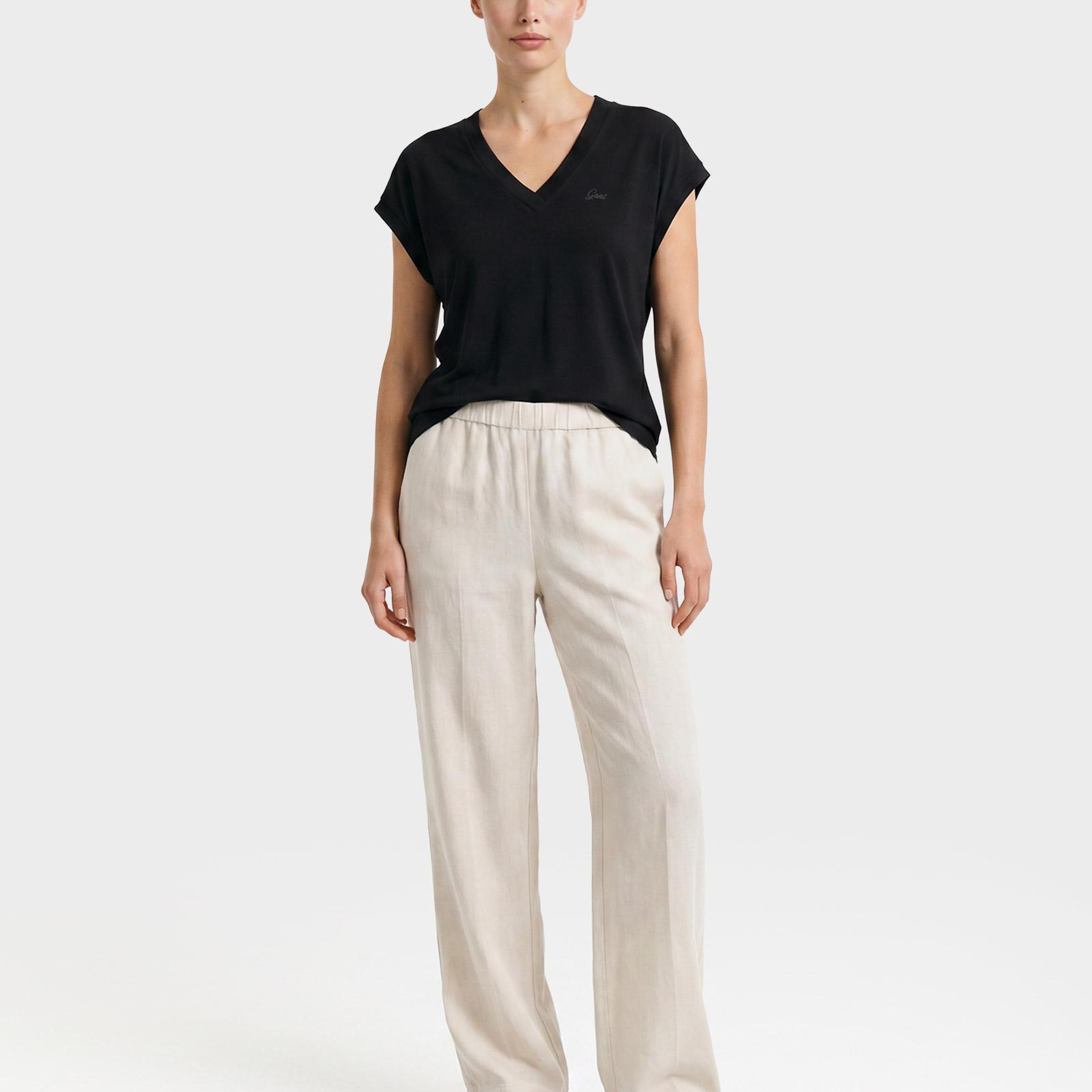 GANT Kadın Siyah V Yaka Regular Fit T-Shirt