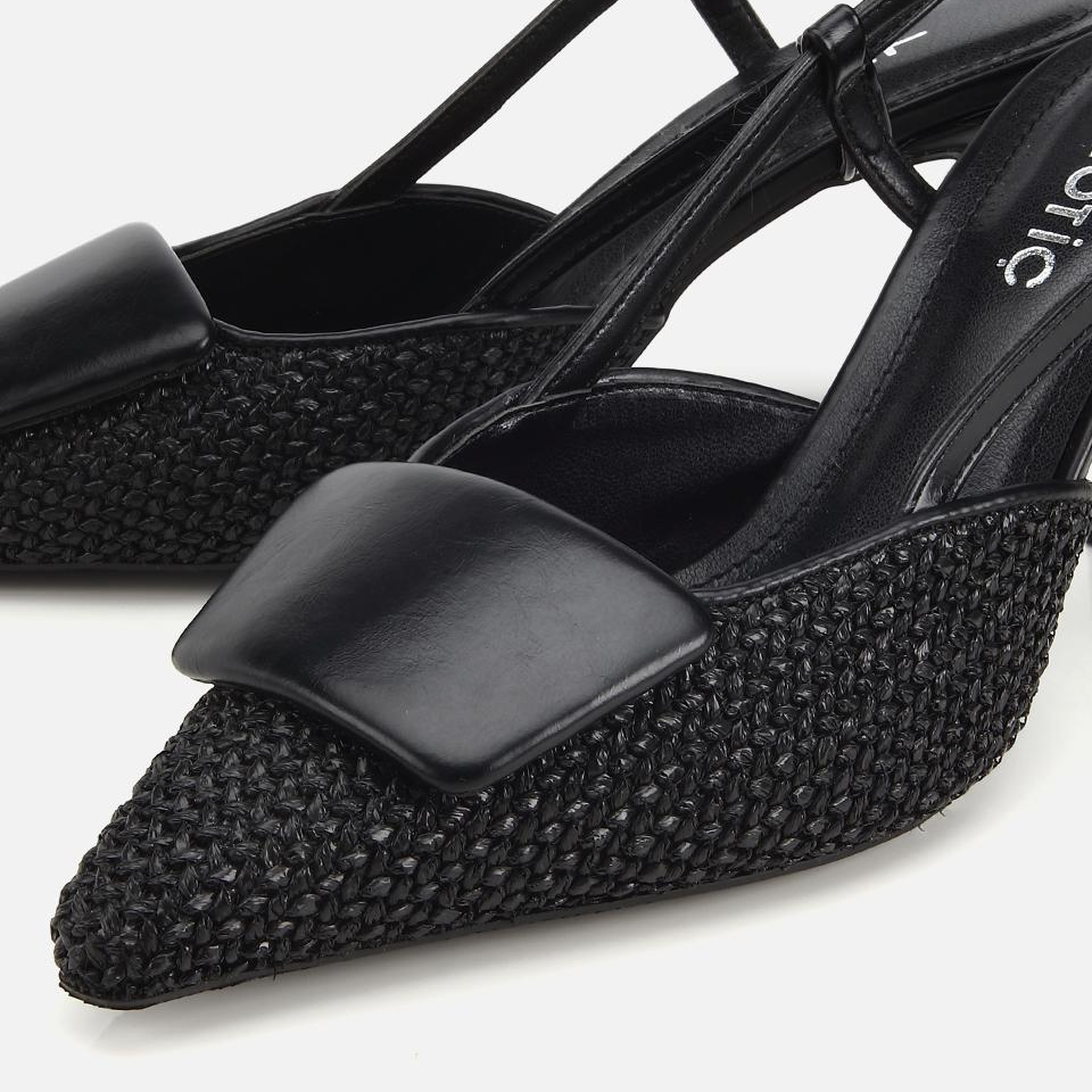 Kadın Siyah Arkası Açık Hasır Detaylı İnce Topuklu Stiletto