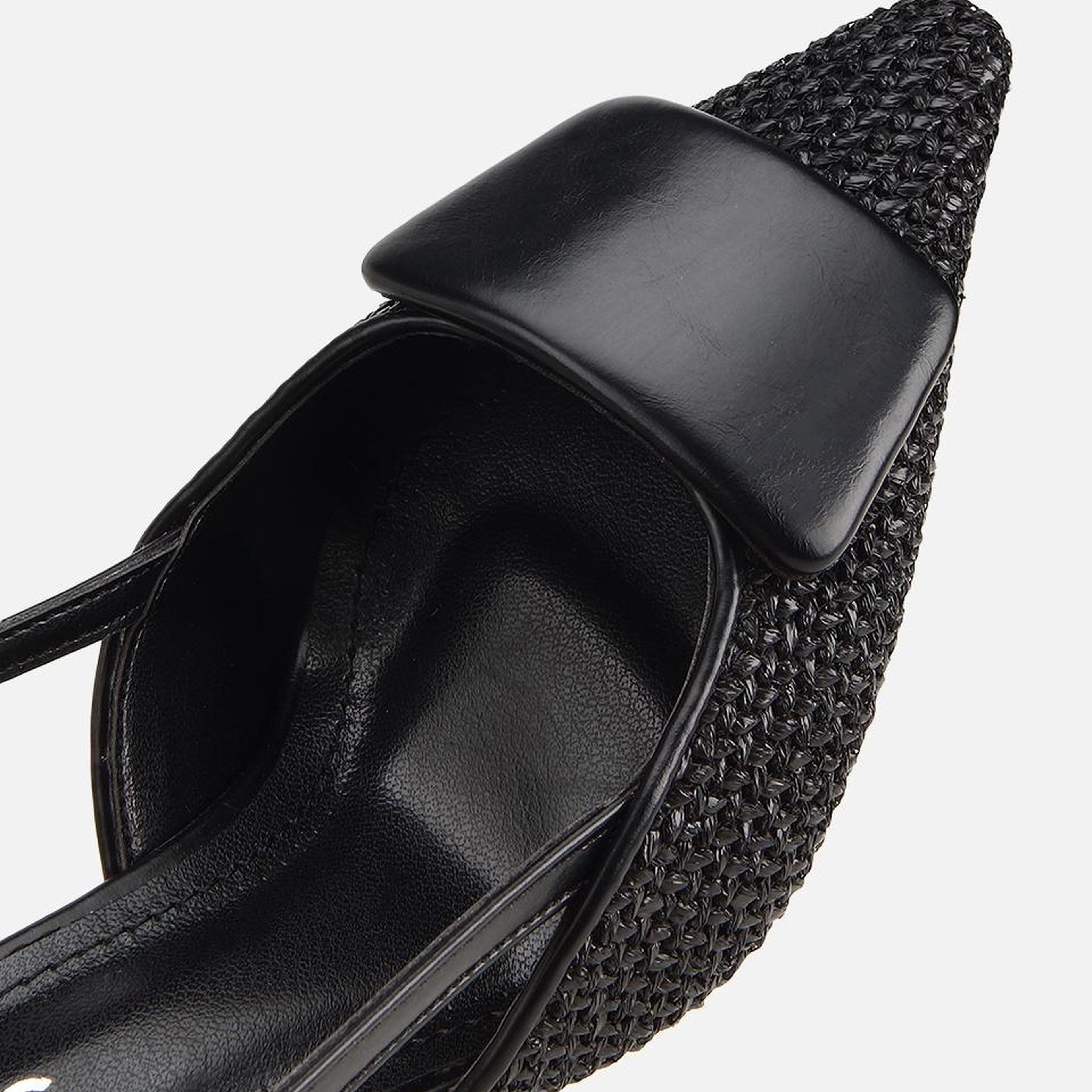 Kadın Siyah Arkası Açık Hasır Detaylı İnce Topuklu Stiletto