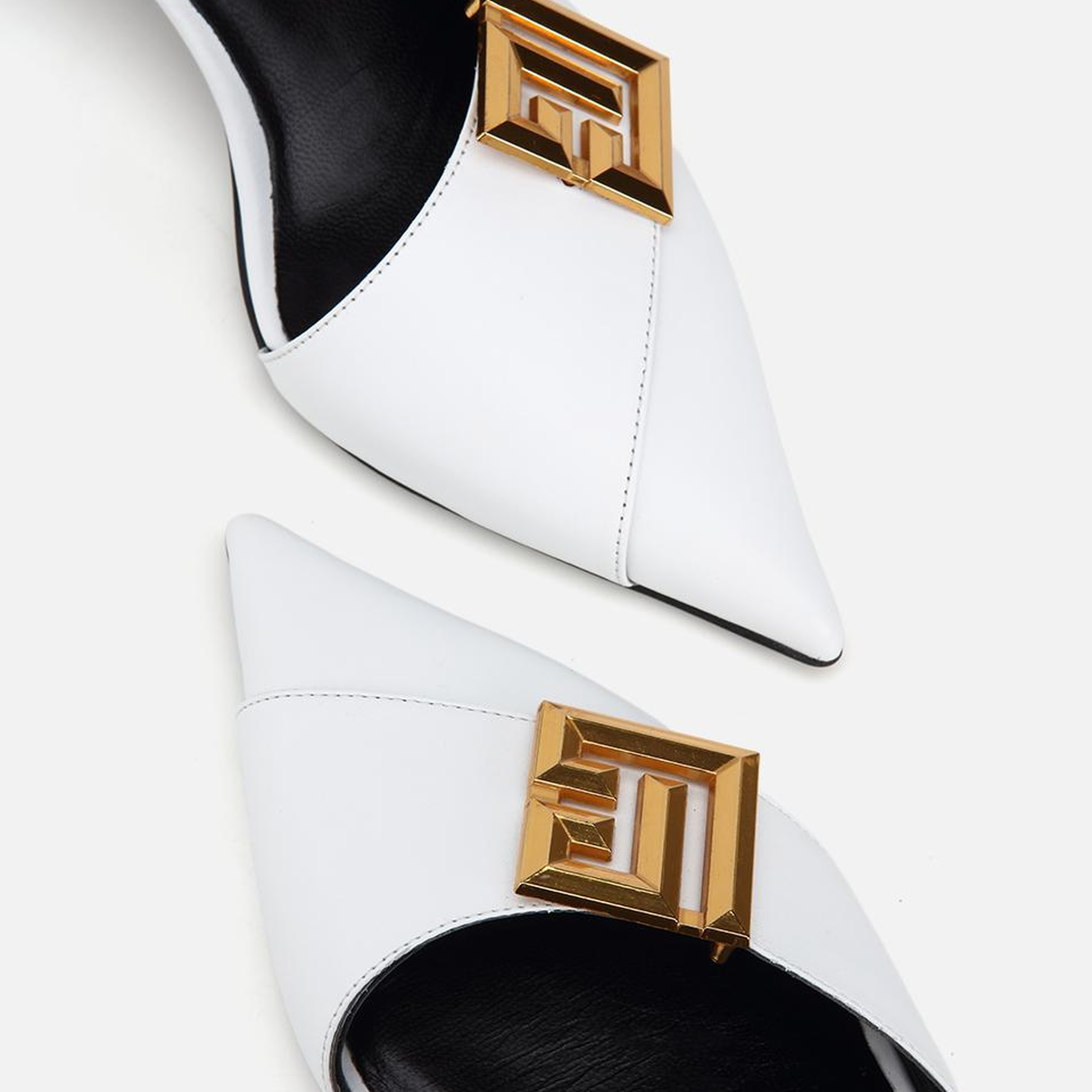 Kadın Deri Beyaz Gold Tokalı Kısa Topuklu Stiletto