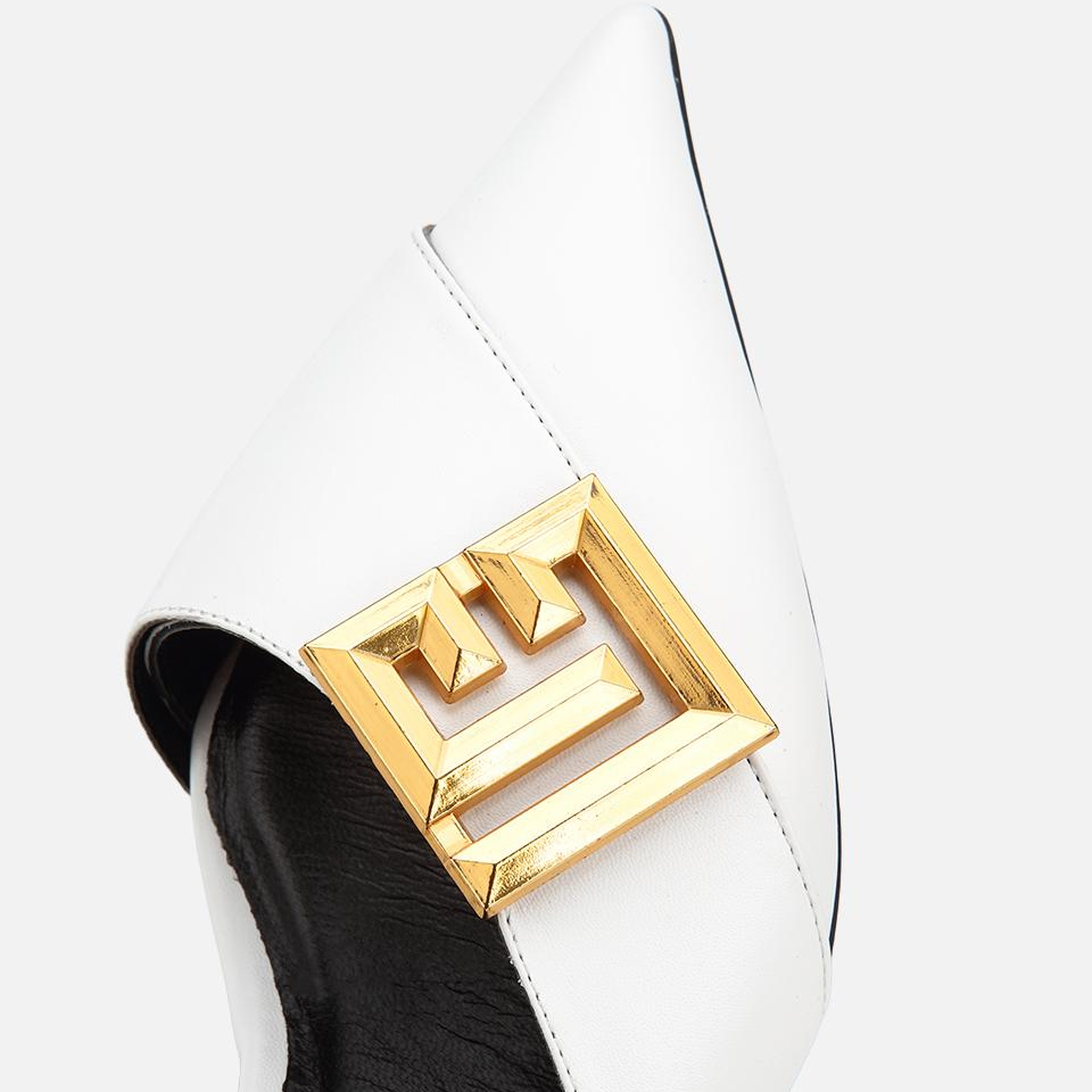 Kadın Deri Beyaz Gold Tokalı Kısa Topuklu Stiletto