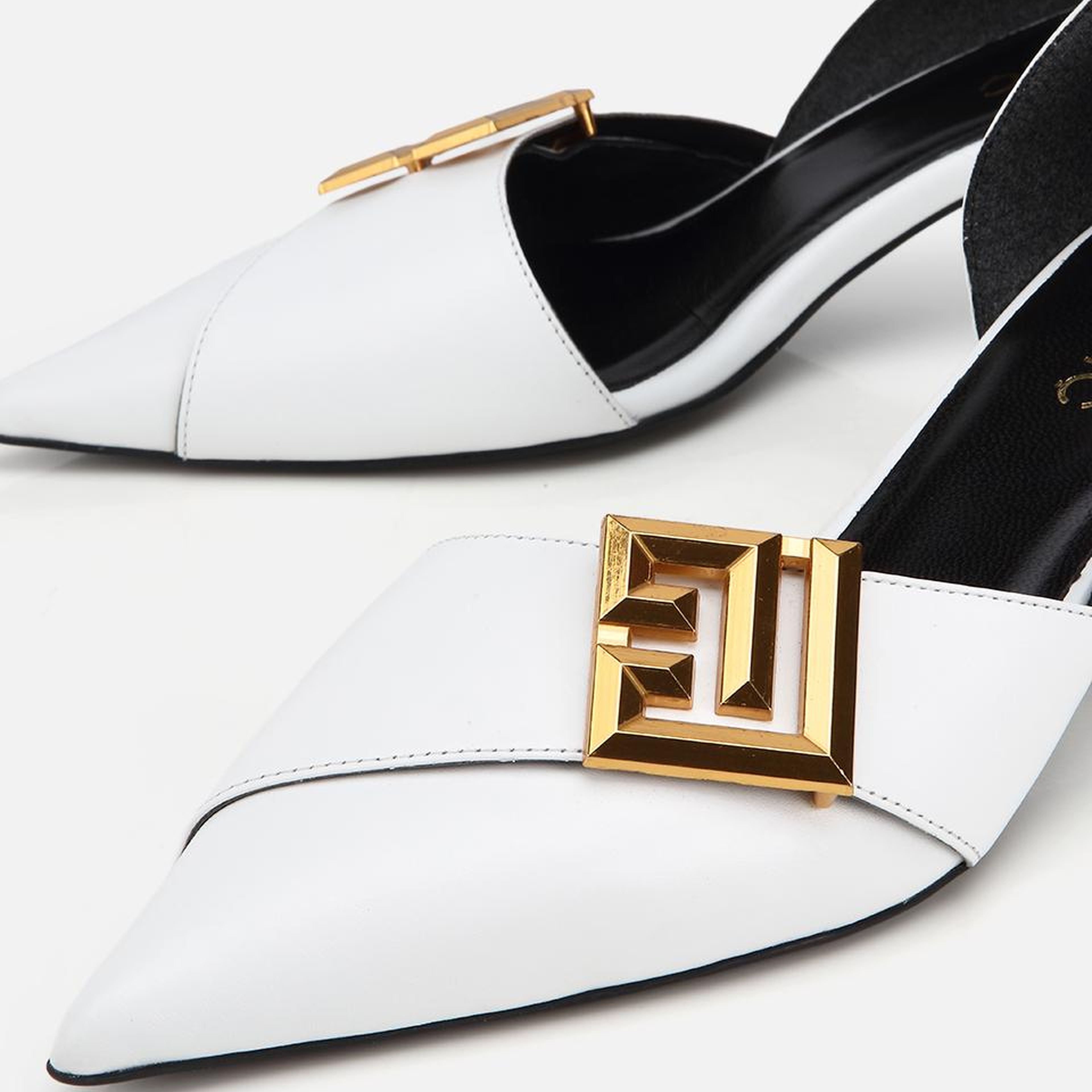 Kadın Deri Beyaz Gold Tokalı Kısa Topuklu Stiletto
