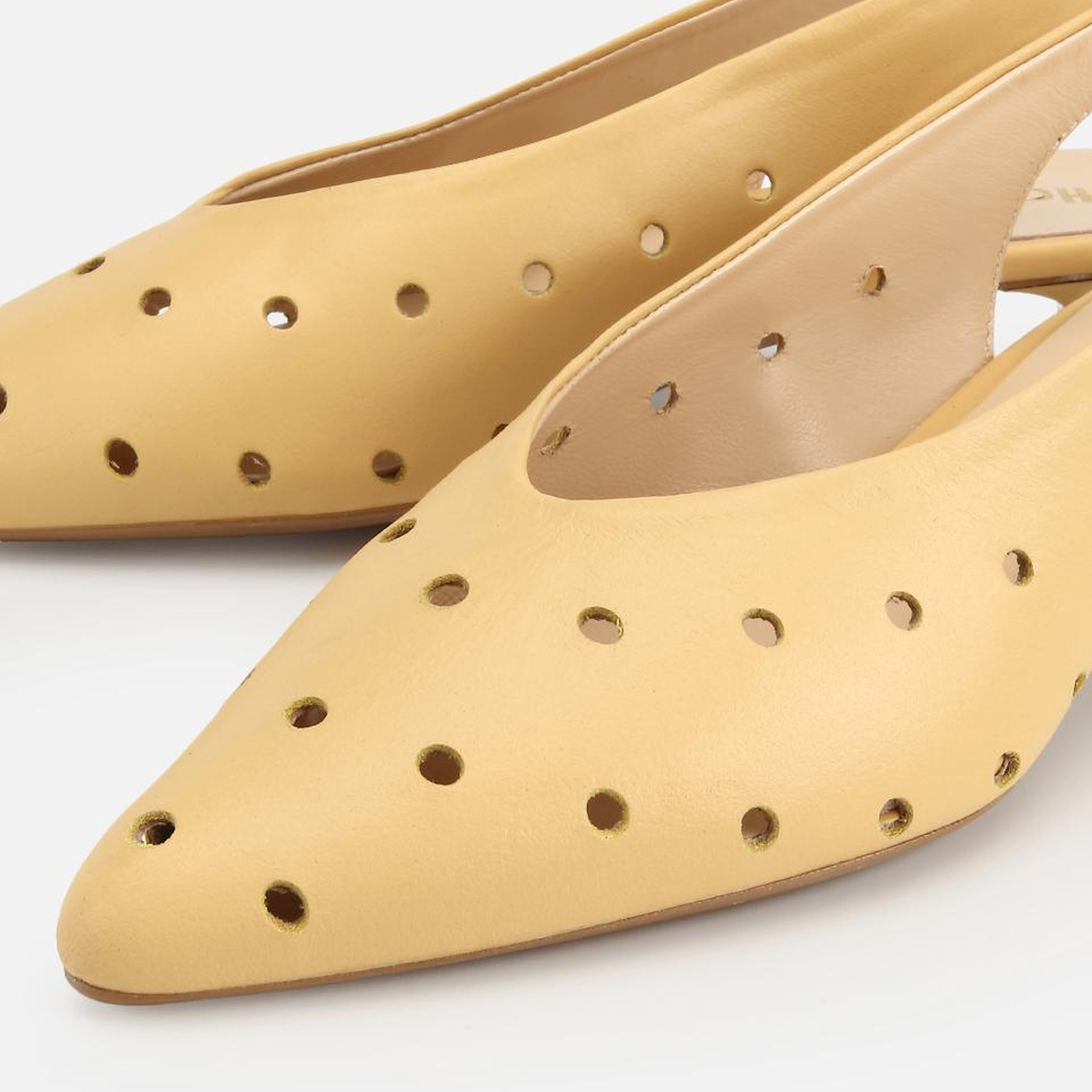 Kadın Deri Sarı Delik Detaylı Arkası Lastikli Mini Topuklu Stiletto