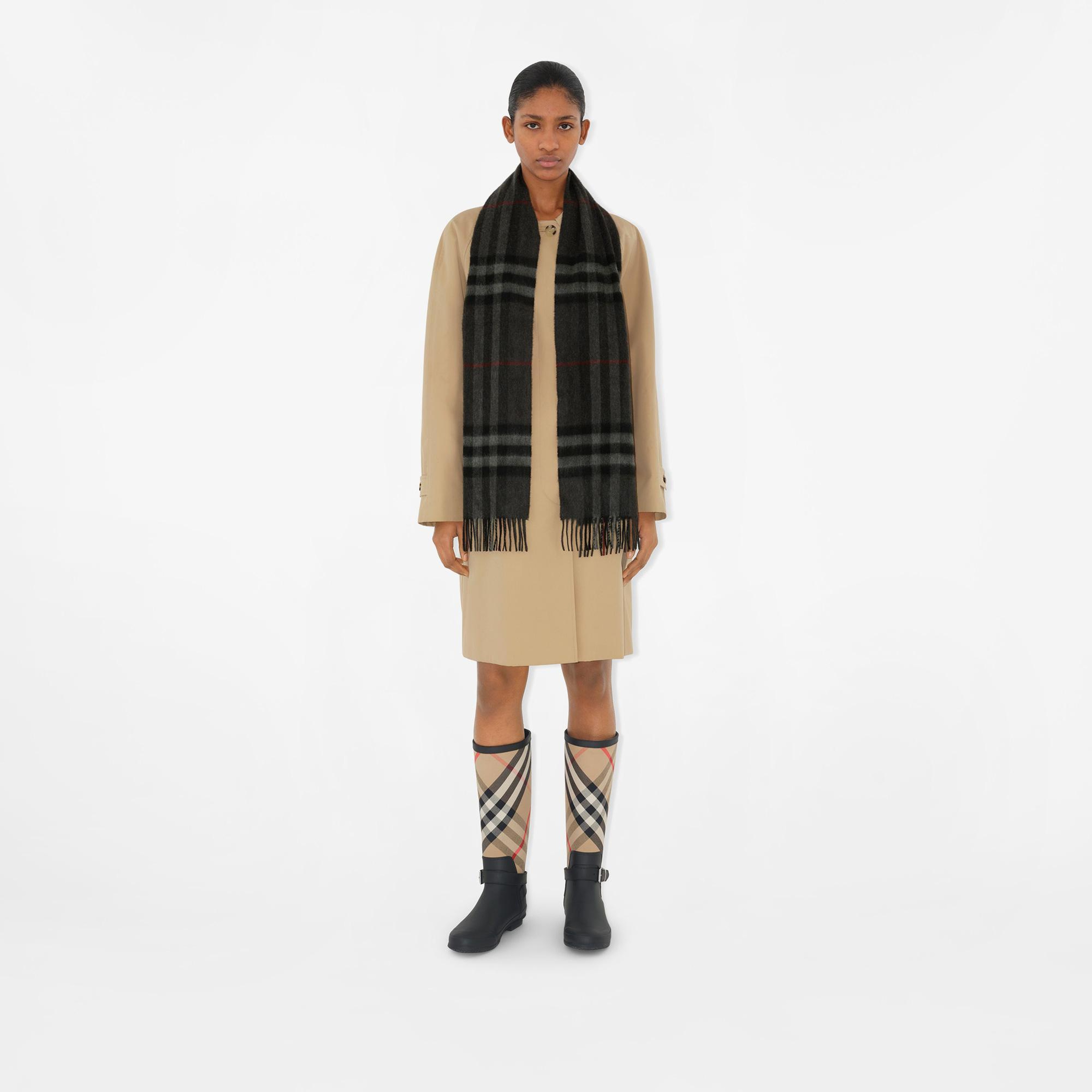 Burberry Giant Check Kadın Antrasit Atkı