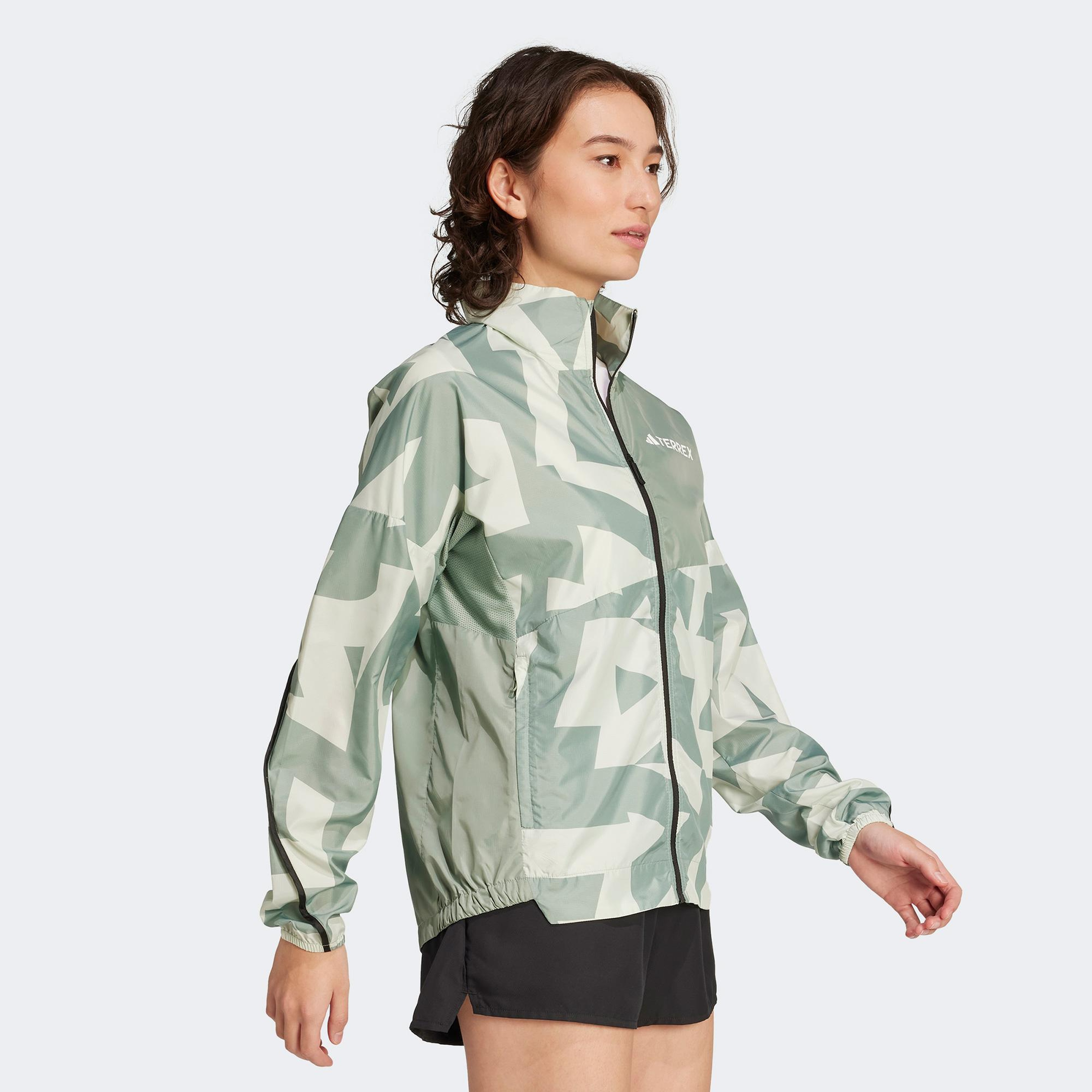 adidas Terrex Multi Printed Wind Kadın Yeşil Ceket