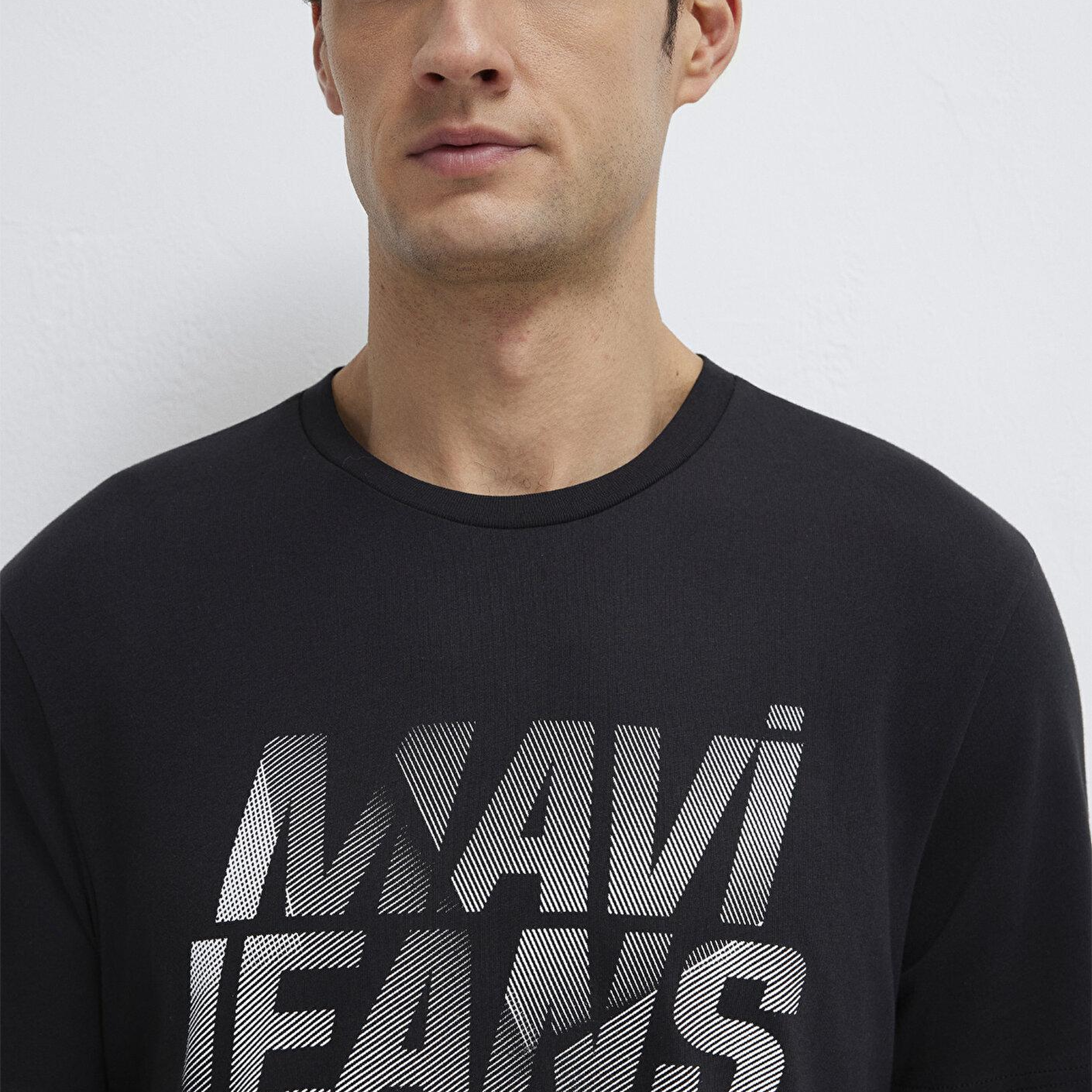 Mavi Mavi Logo Baskılı Siyah Tişört Regular Fit / Normal Kesim 0610260-900