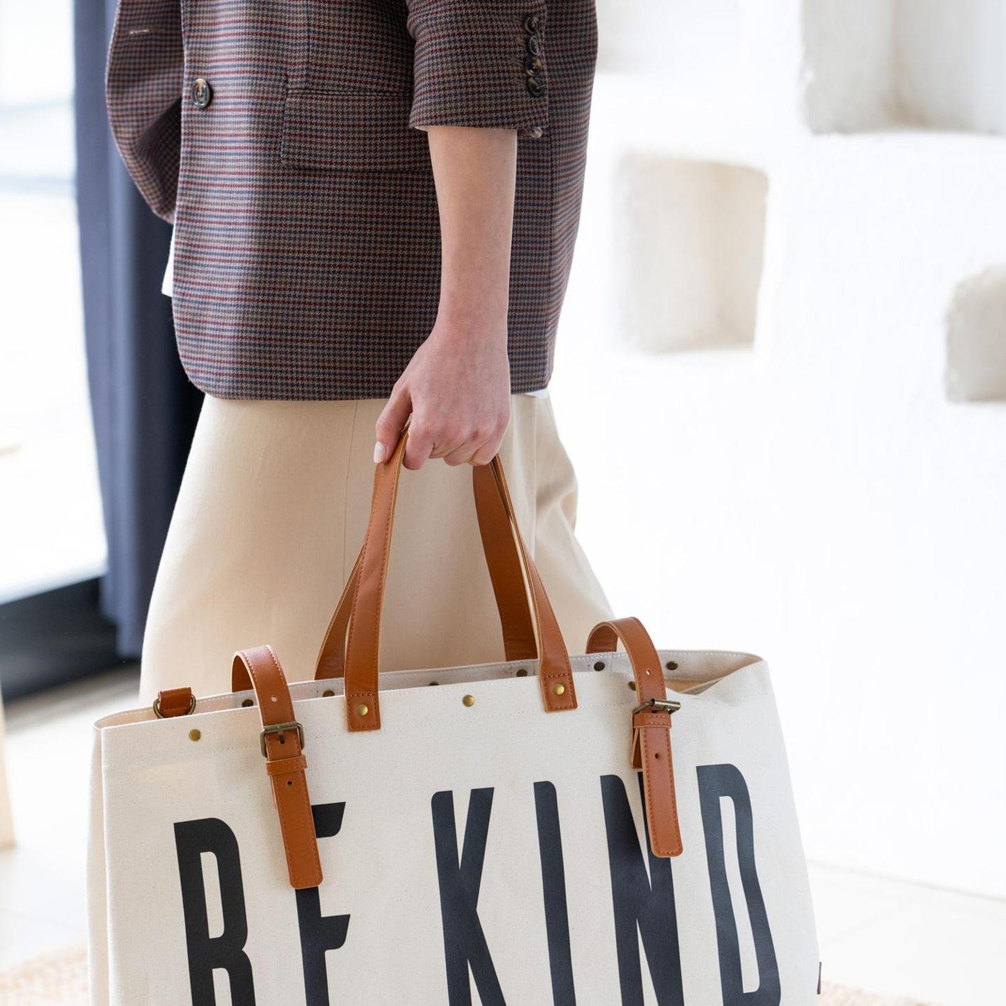 Be Kynd Uzun Askılı Kol Çantası 50 x 30 x 30 Cm