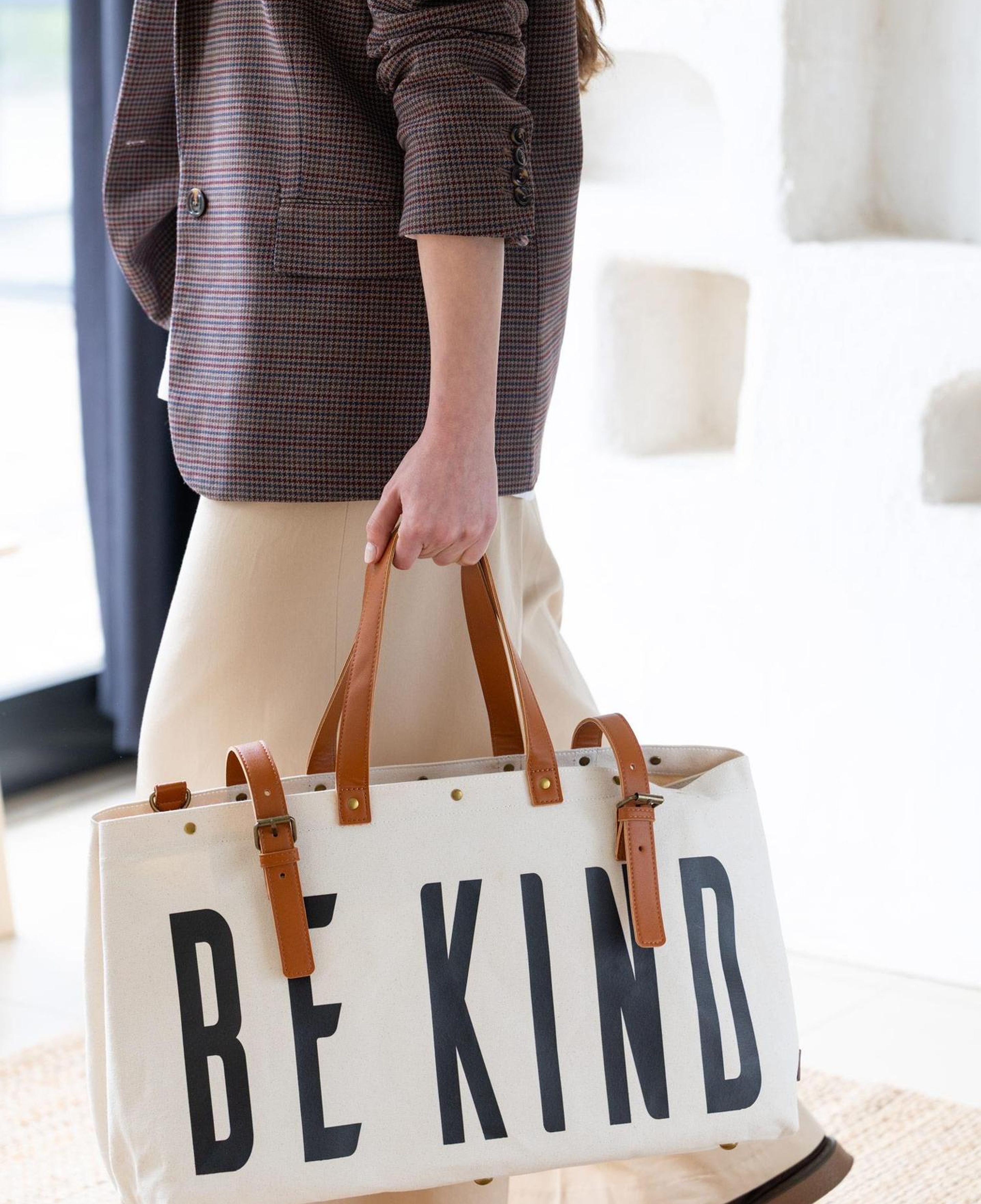 Be Kynd Uzun Askılı Kol Çantası 50 x 30 x 30 Cm