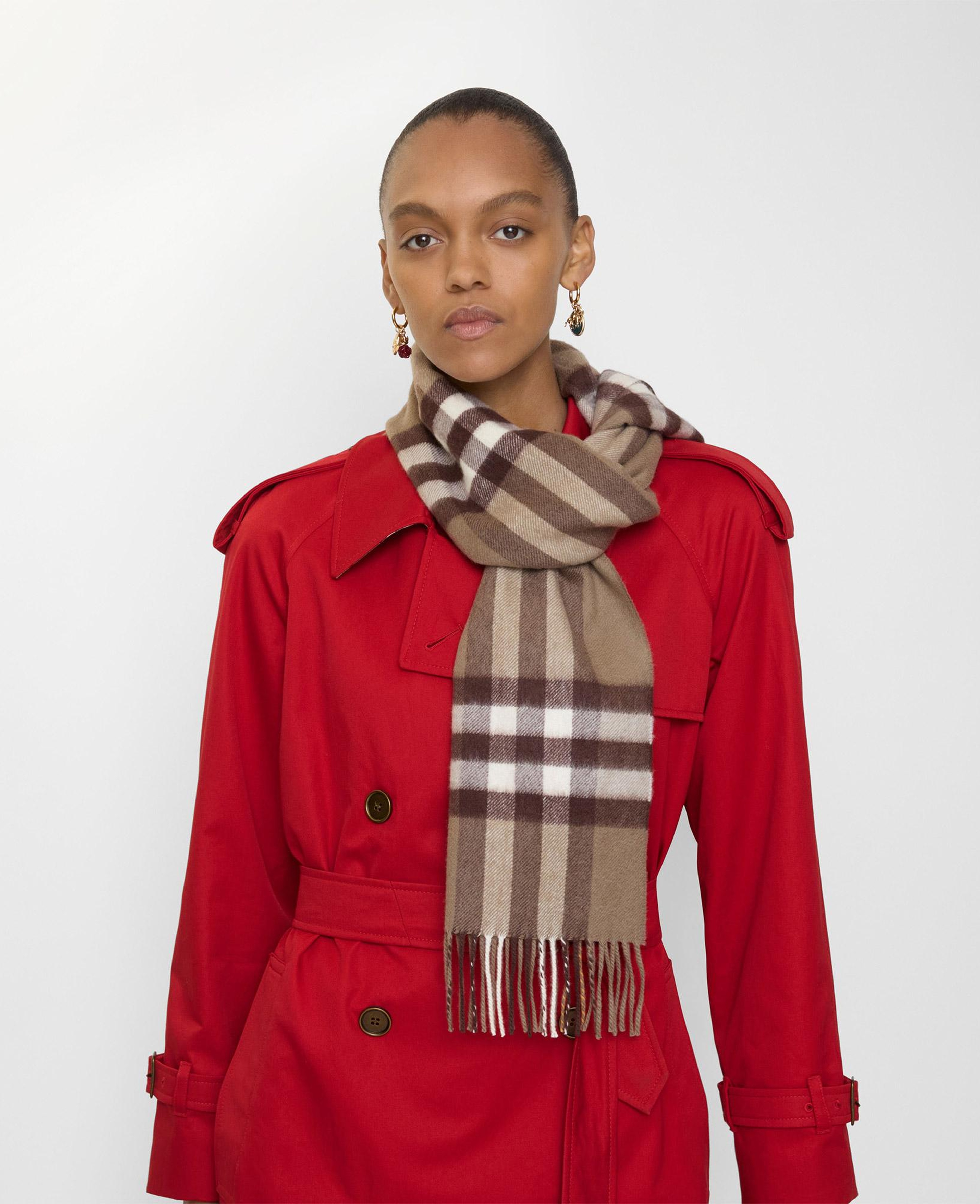 Burberry Giant Check Kadın Kahverengi Atkı