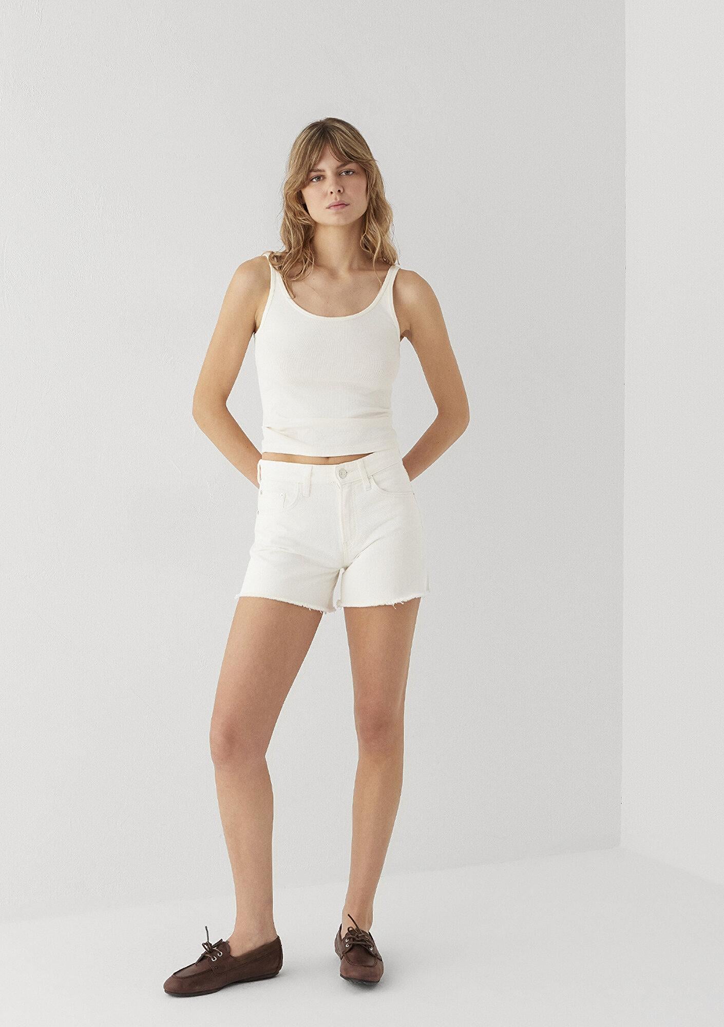 Mavi TAYLOR SHORT Classic Denim Kırık Beyaz Jean Şort 1421021-A3927