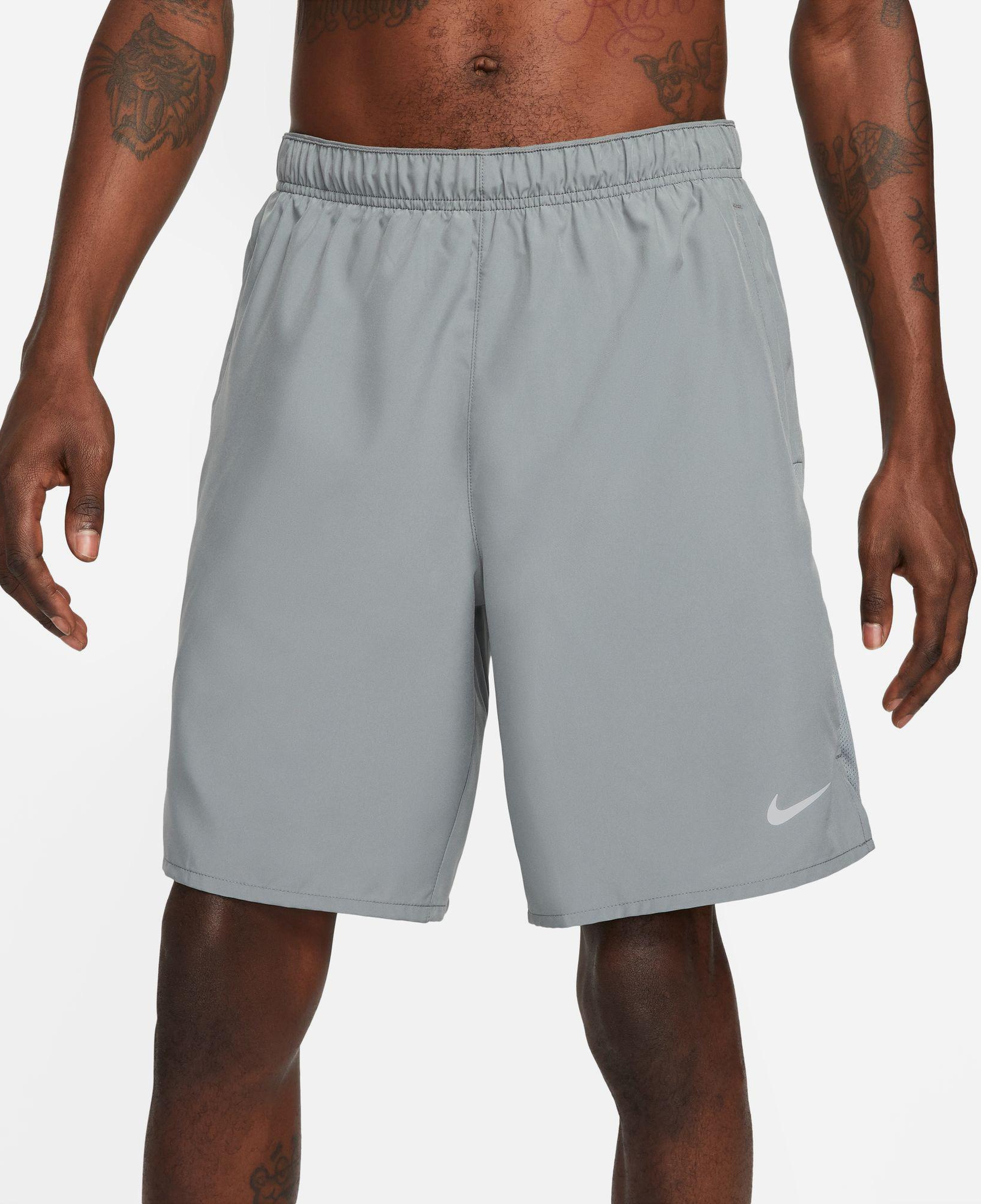 Nike Dri-Fit Challenger Erkek Gri Şort