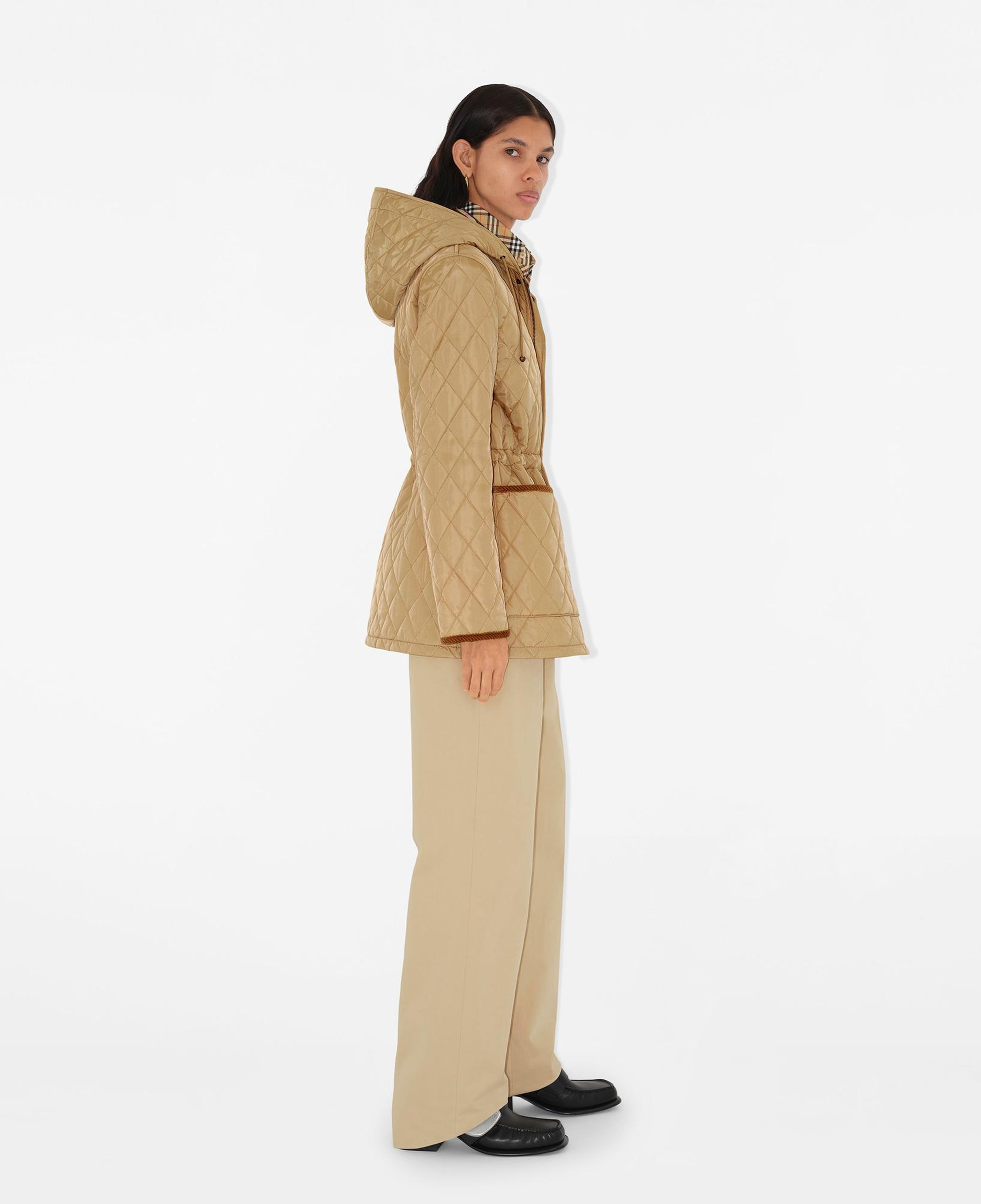 Burberry Kadın Bej Mont