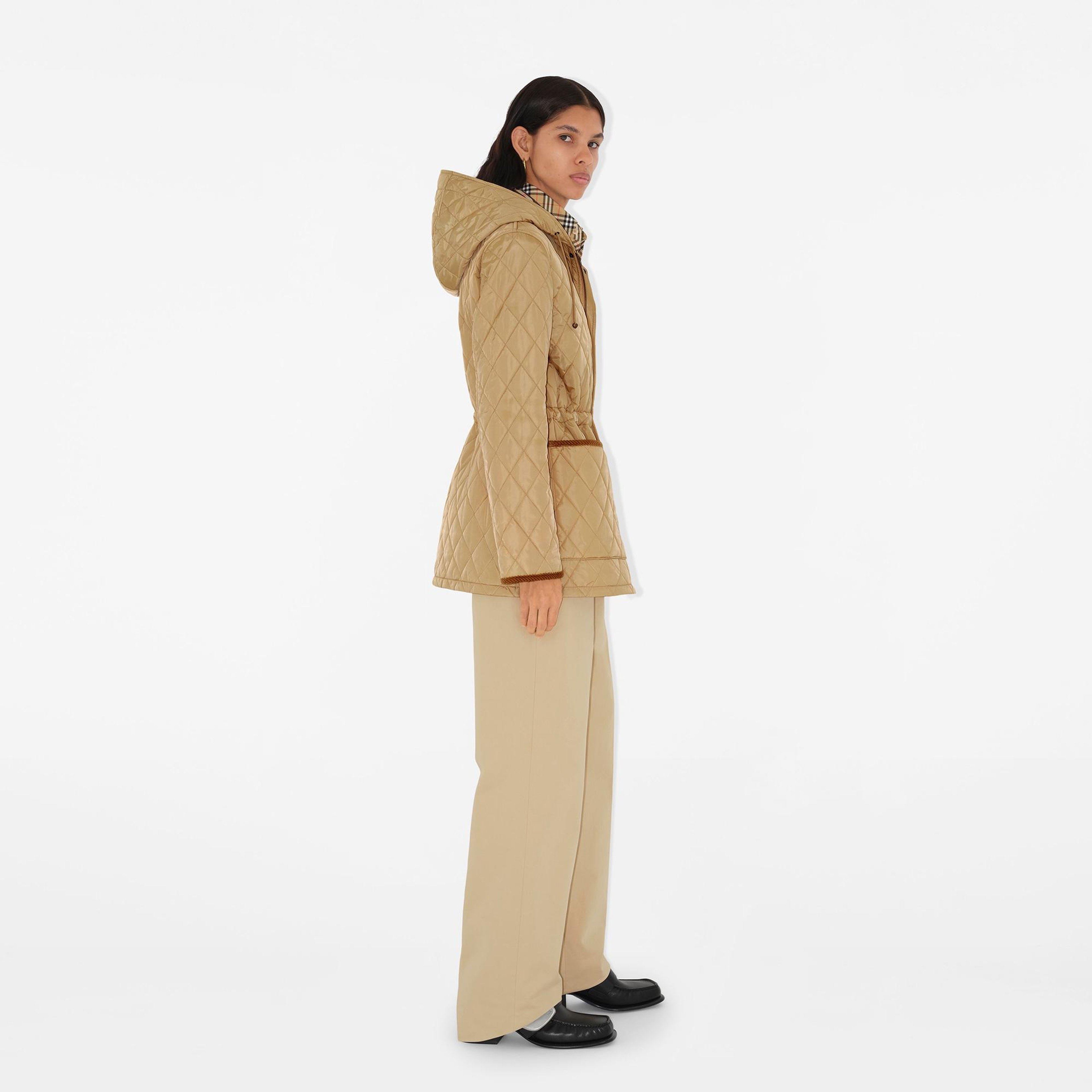 Burberry Kadın Bej Mont