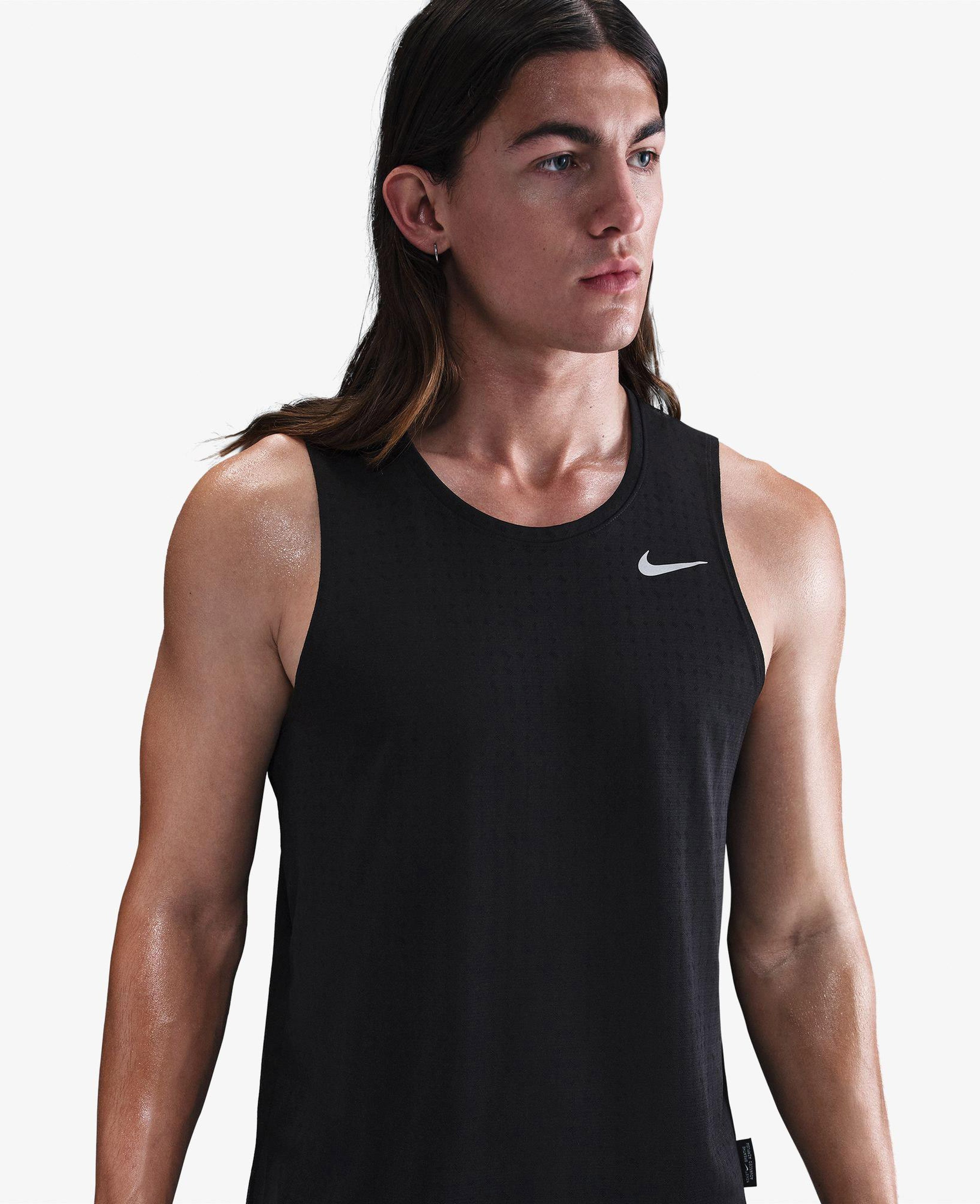 Nike Dri-Fit Breathe Miler Erkek Siyah Kolsuz T-Shirt