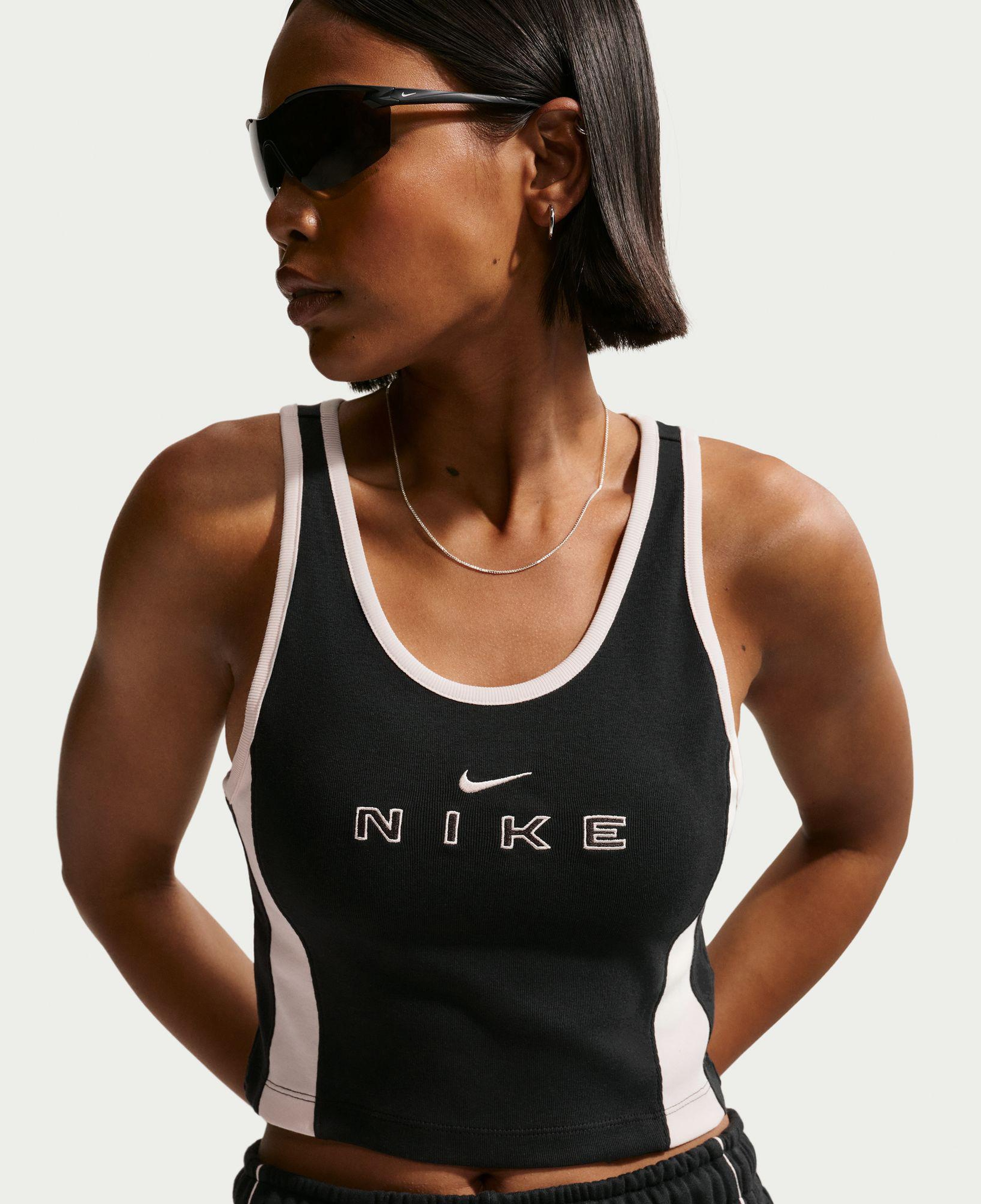 Nike Sportswear Street Graphic Kadın Siyah Kolsuz T-Shirt