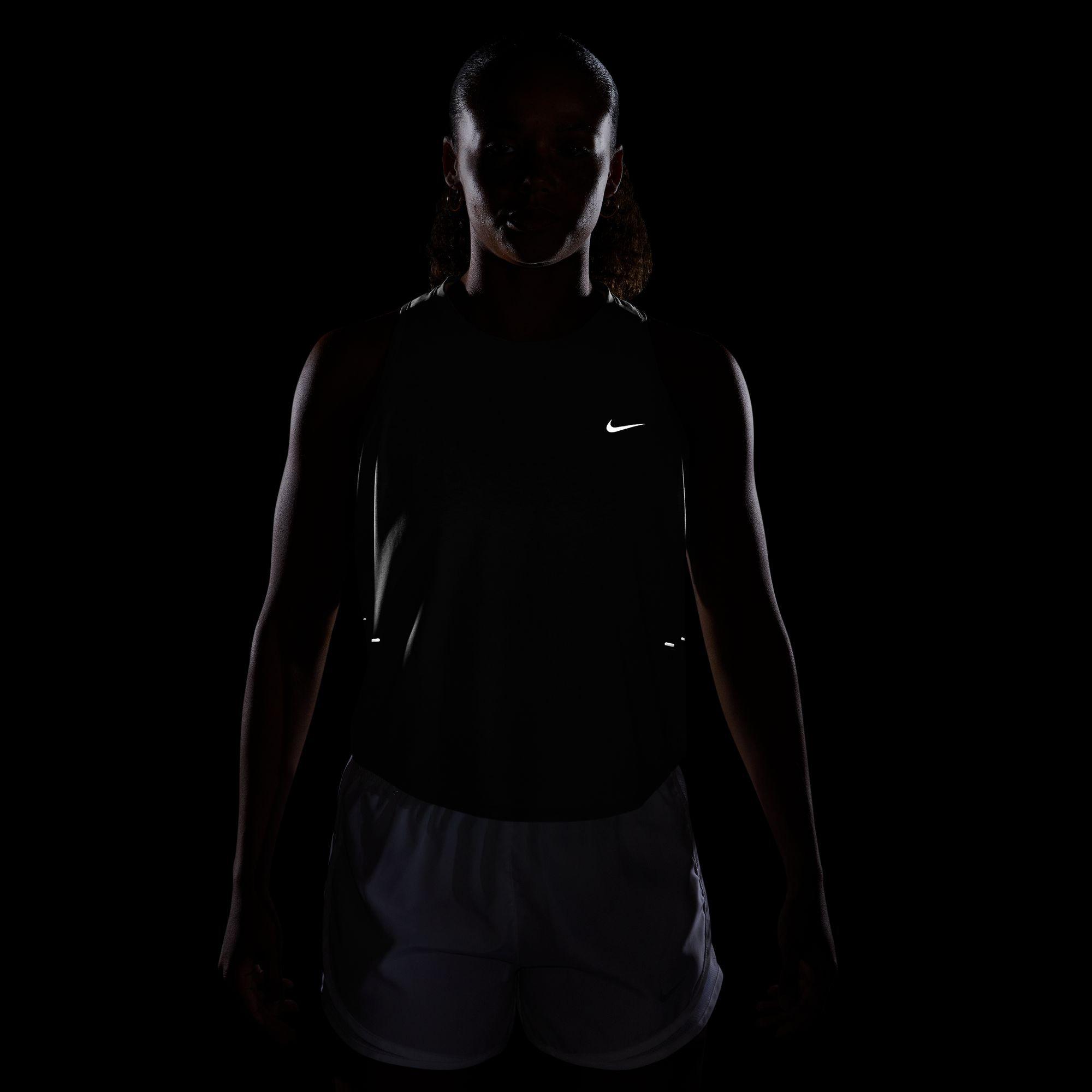 Nike Swift Breathe Kadın Siyah Kolsuz T-Shirt