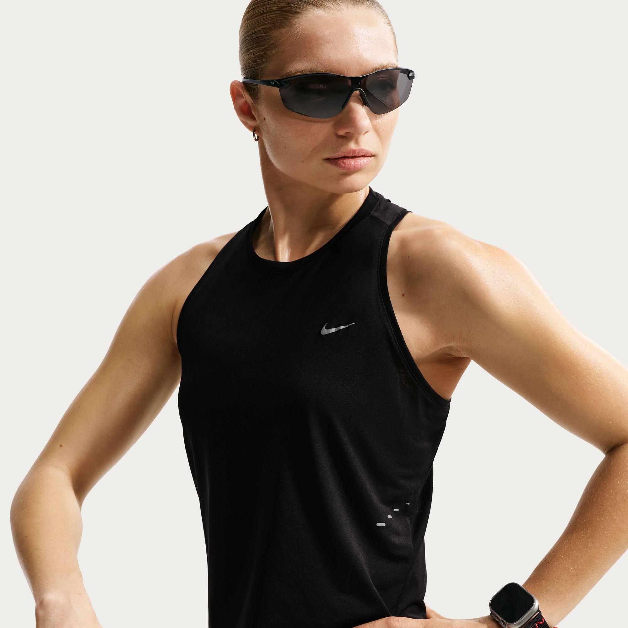 Nike Swift Breathe Kadın Siyah Kolsuz T-Shirt