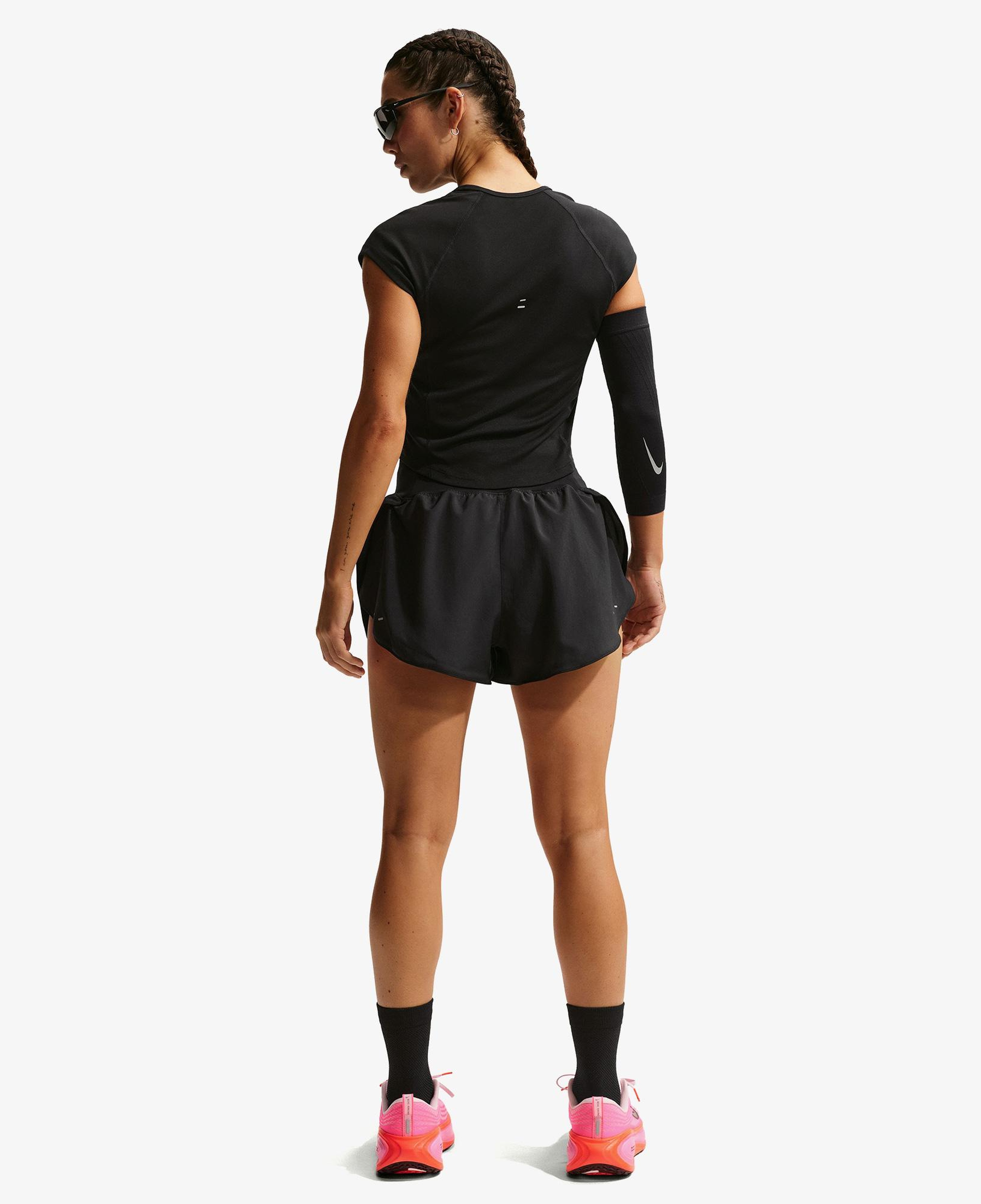 Nike Dri-Fit Tempo Flow Swoosh Kadın Siyah Şort