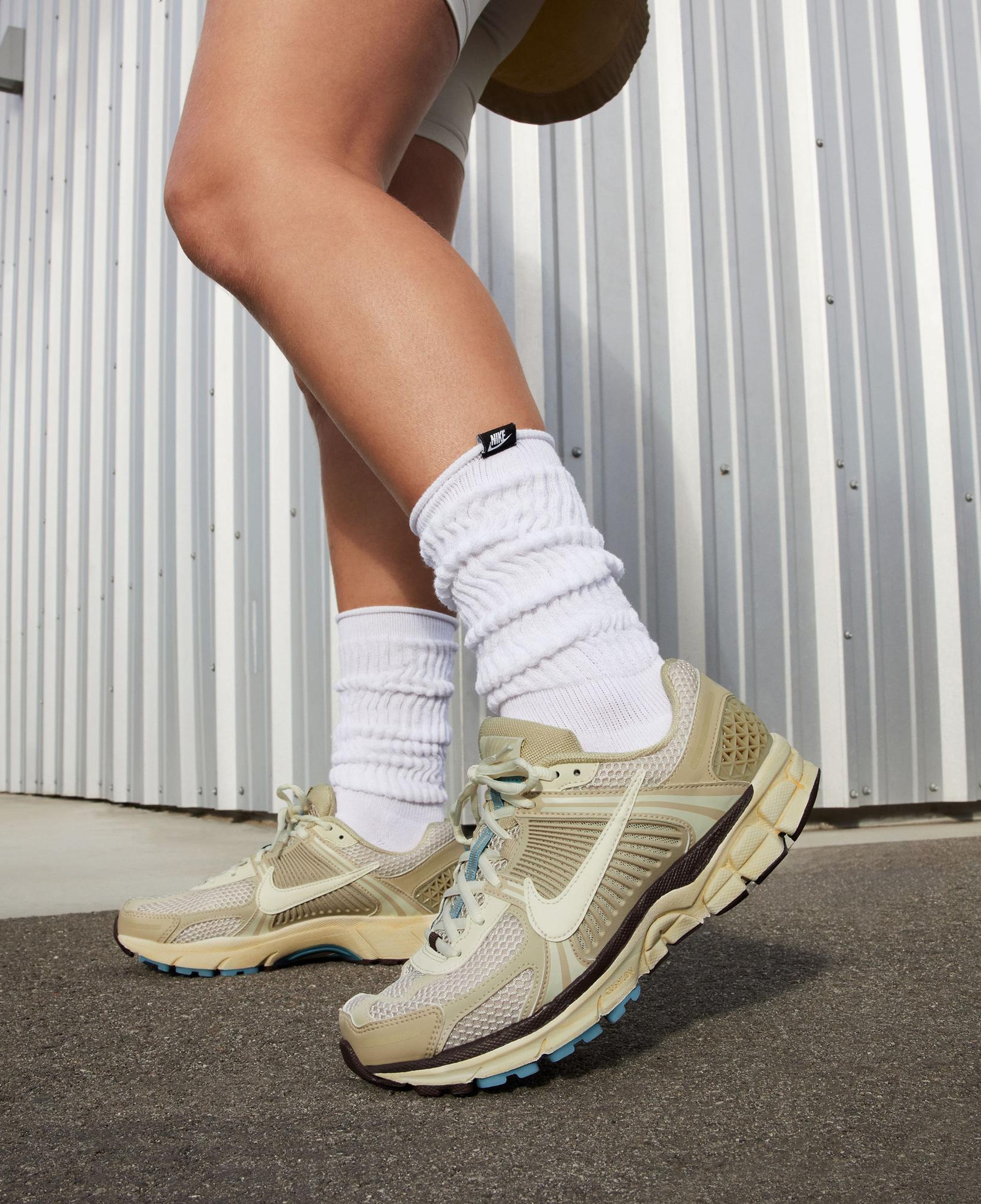 Nike Zoom Vomero 5 Kadın Krem Rengi Spor Ayakkabı