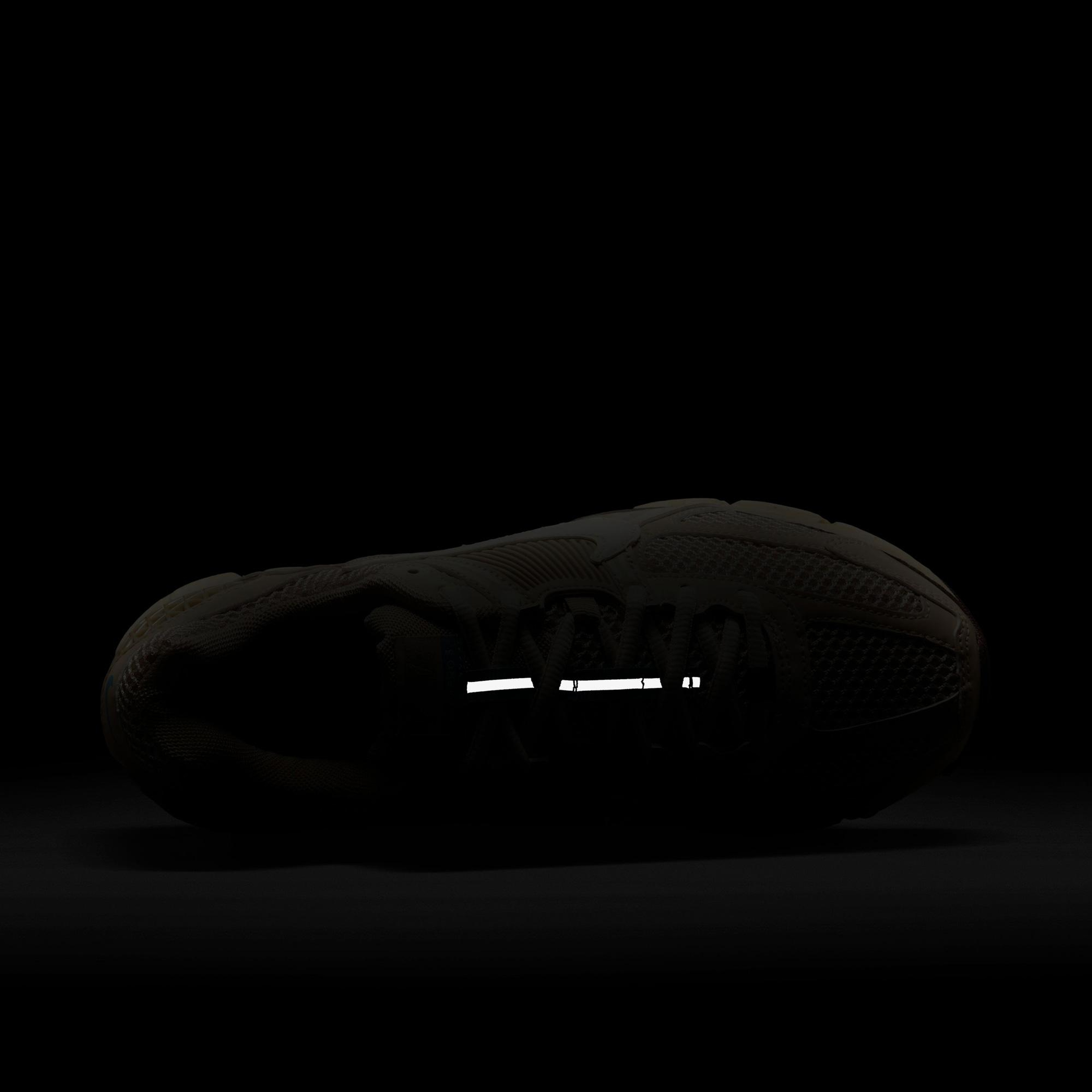 Nike Zoom Vomero 5 Kadın Krem Rengi Spor Ayakkabı