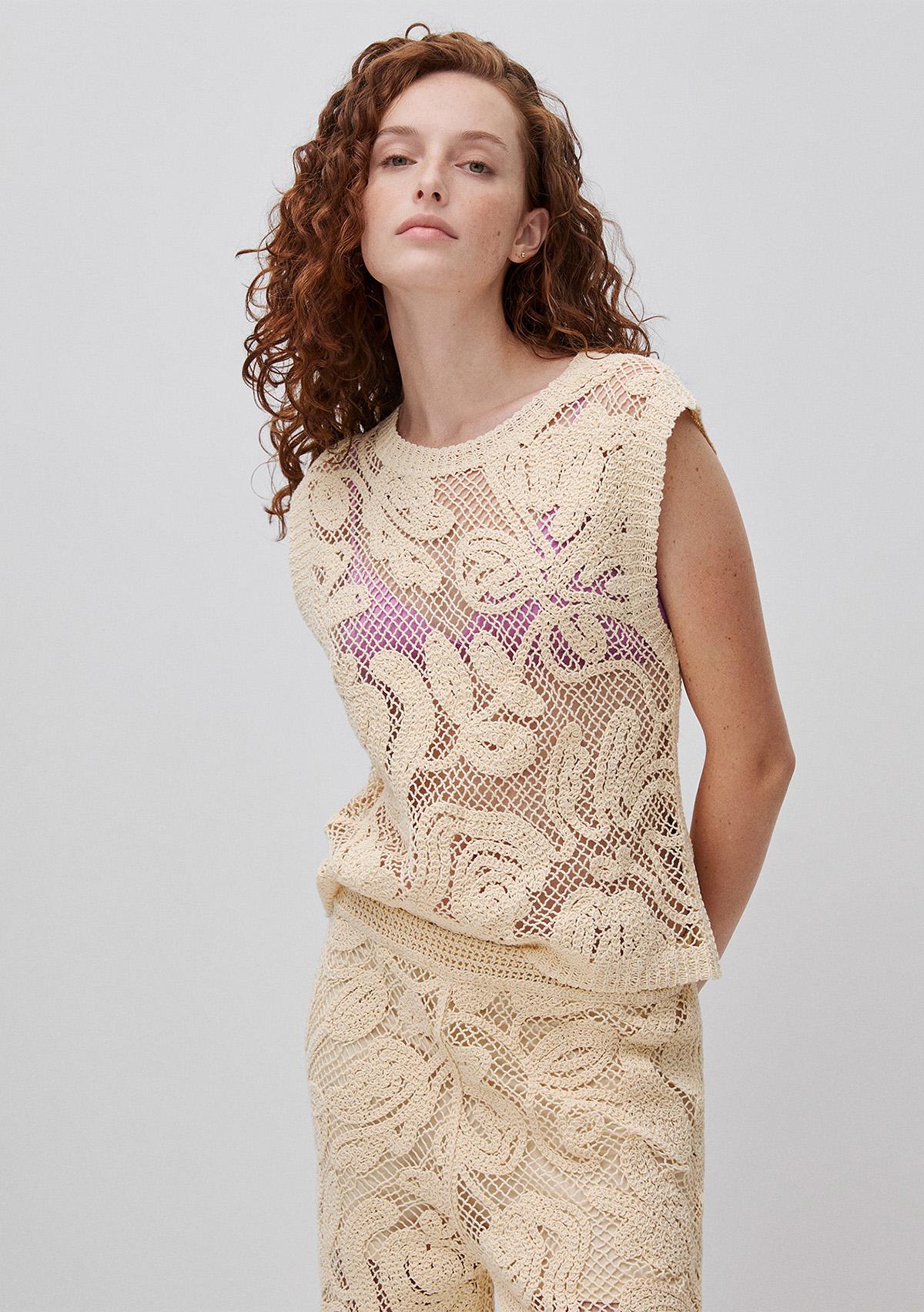 Kadın Krem Pamuk Karışımlı Çiçek İşlemeli Kolsuz Kazak