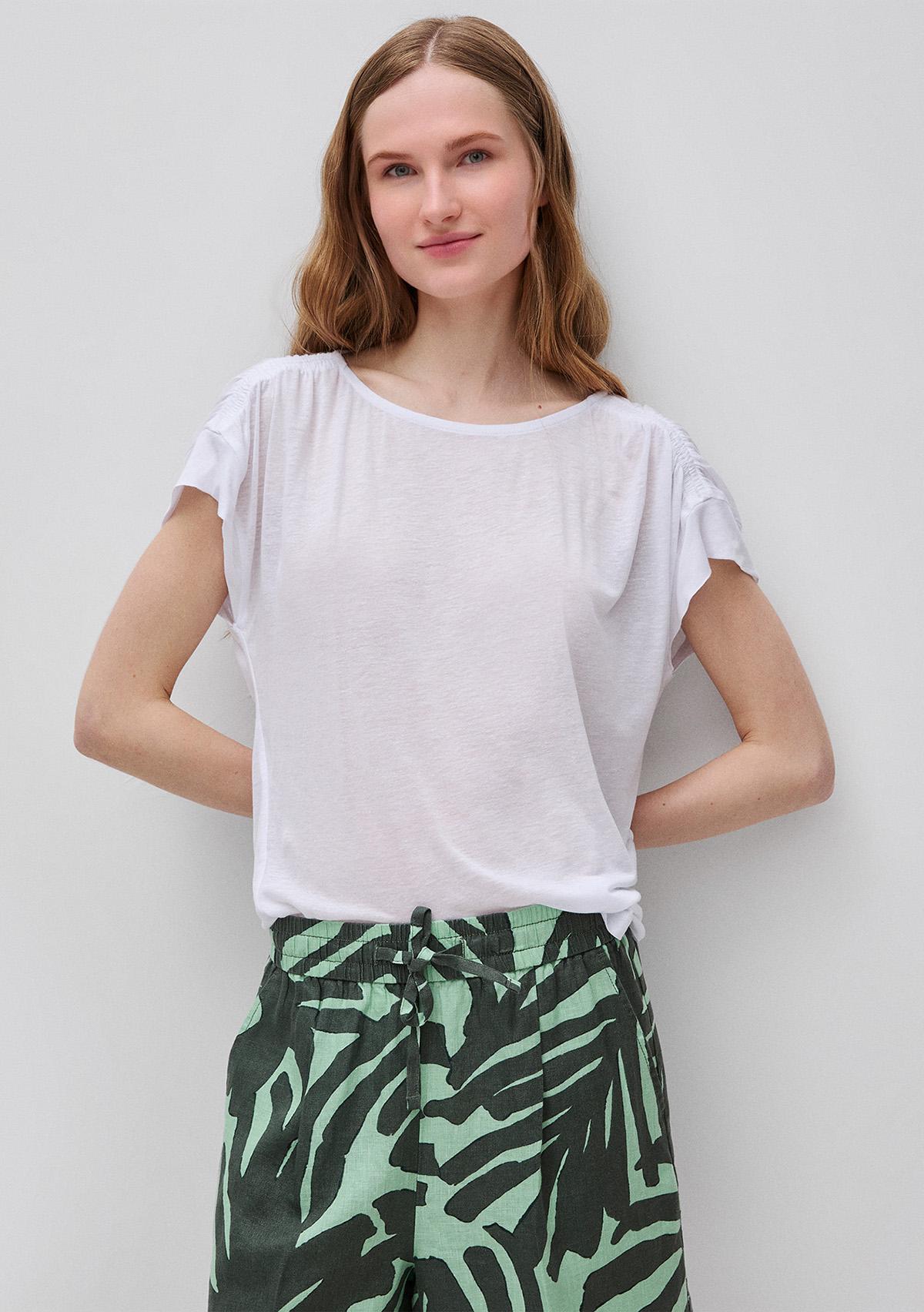 Kadın Beyaz Keten Liyosel Karışımlı Omuzları Büzgü Detaylı T-Shirt