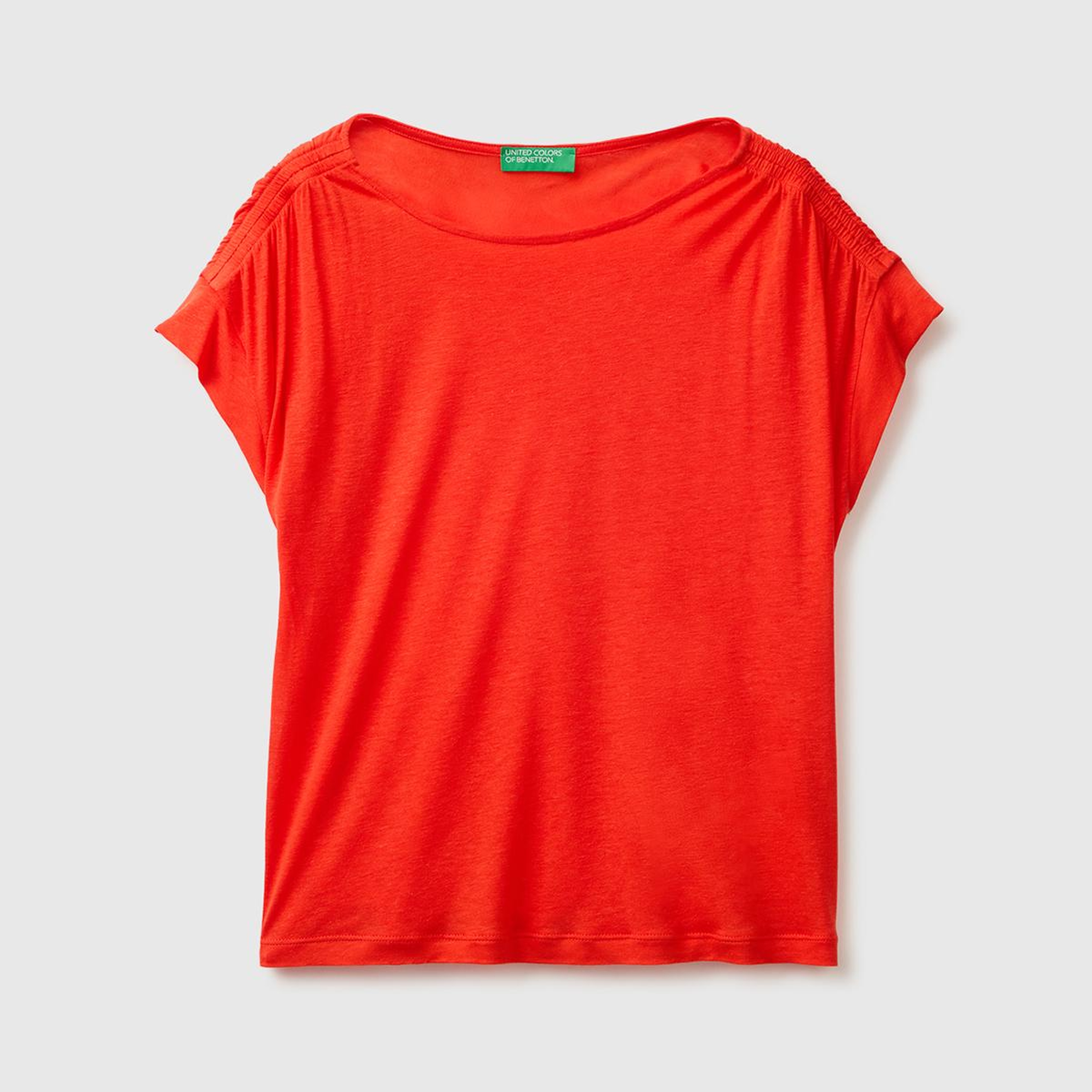 Kadın Kırmızı Keten Liyosel Karışımlı Omuzları Büzgü Detaylı T-Shirt