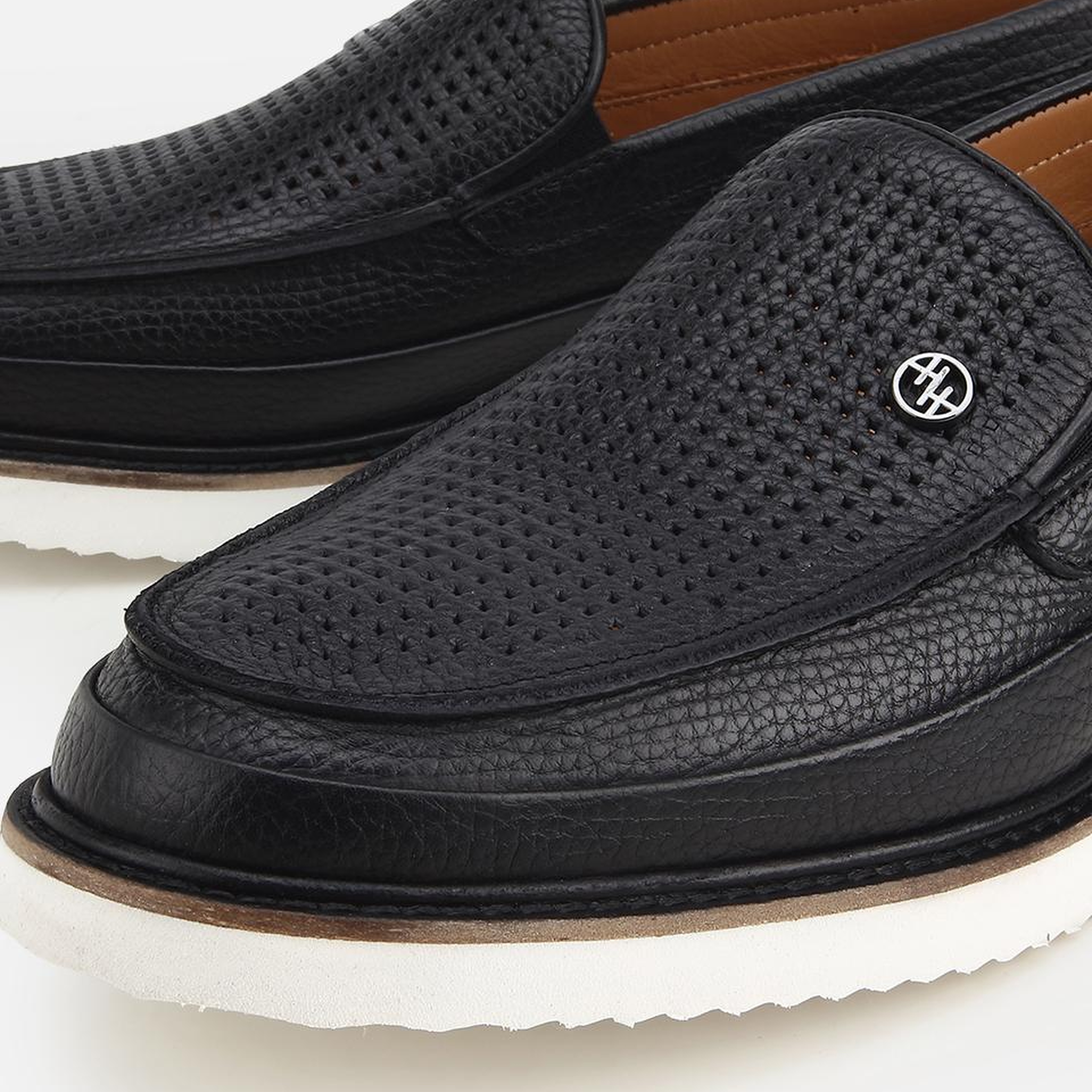 Erkek Deri Siyah Delikli Hafif Tabanlı Klasik Loafer