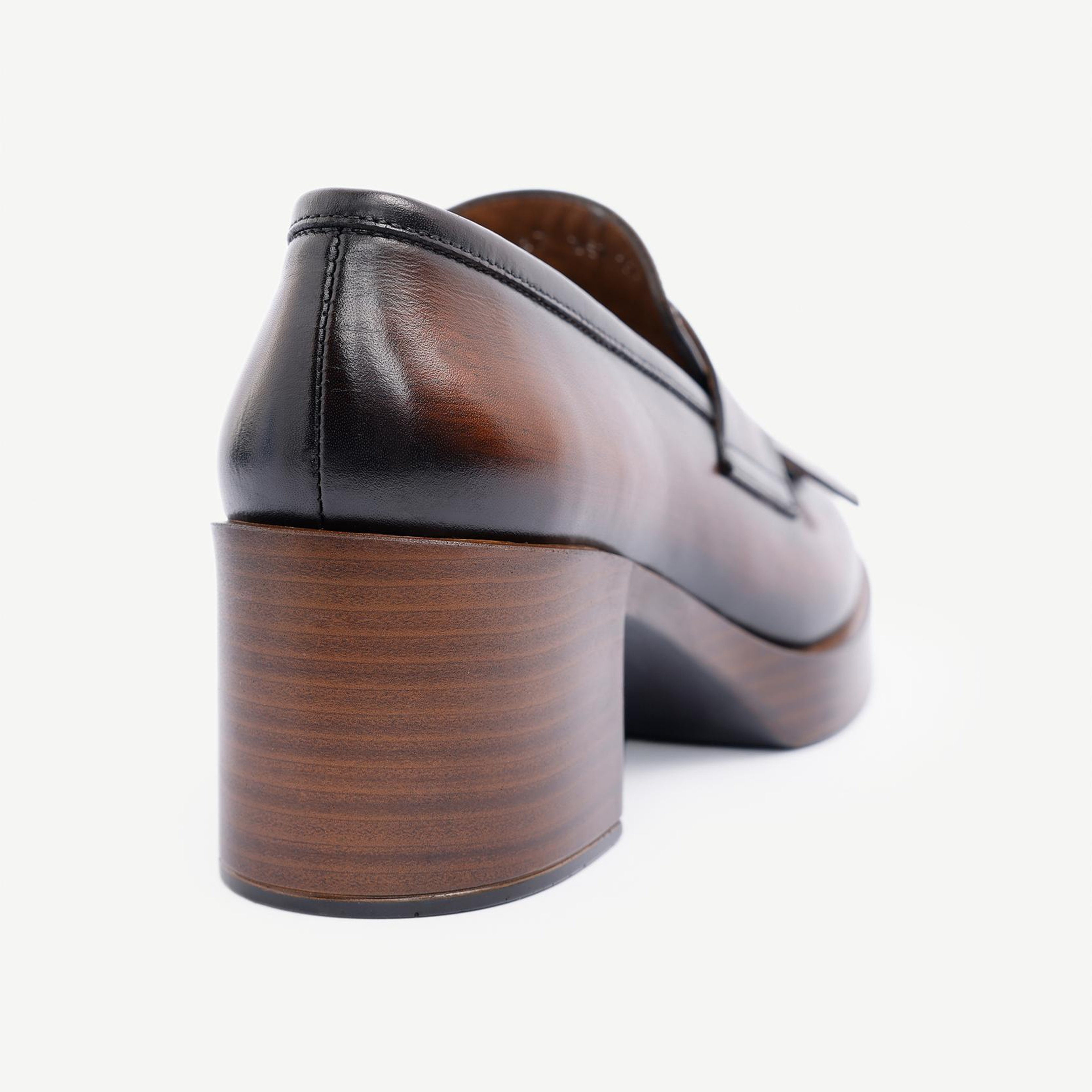 YARGICI Püskül Detaylı Topuklu Deri Loafer