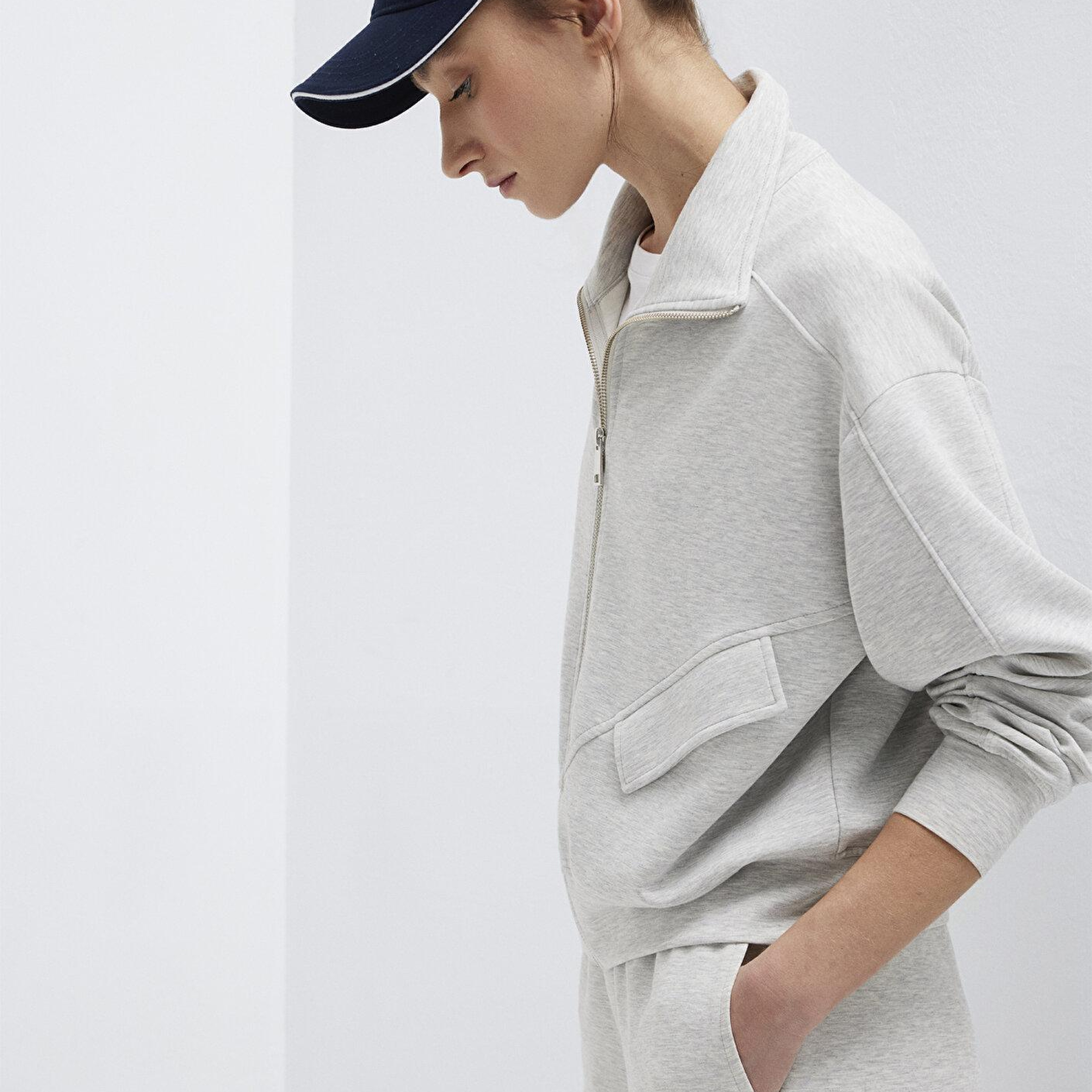 Mavi Dik Yaka Fermuarlı Gri Sweatshirt 1S10506-83096