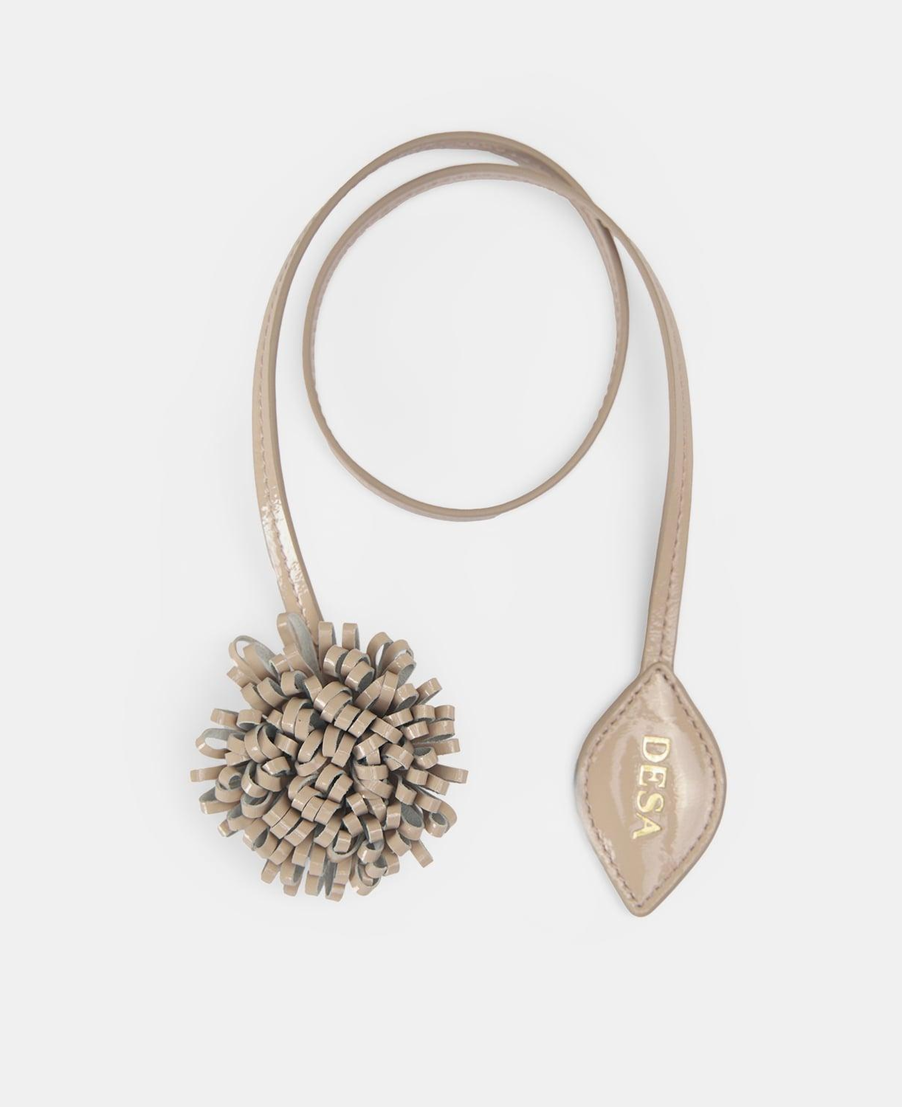 Bej Çiçek Figürlü Monogram Detaylı Deri Charm