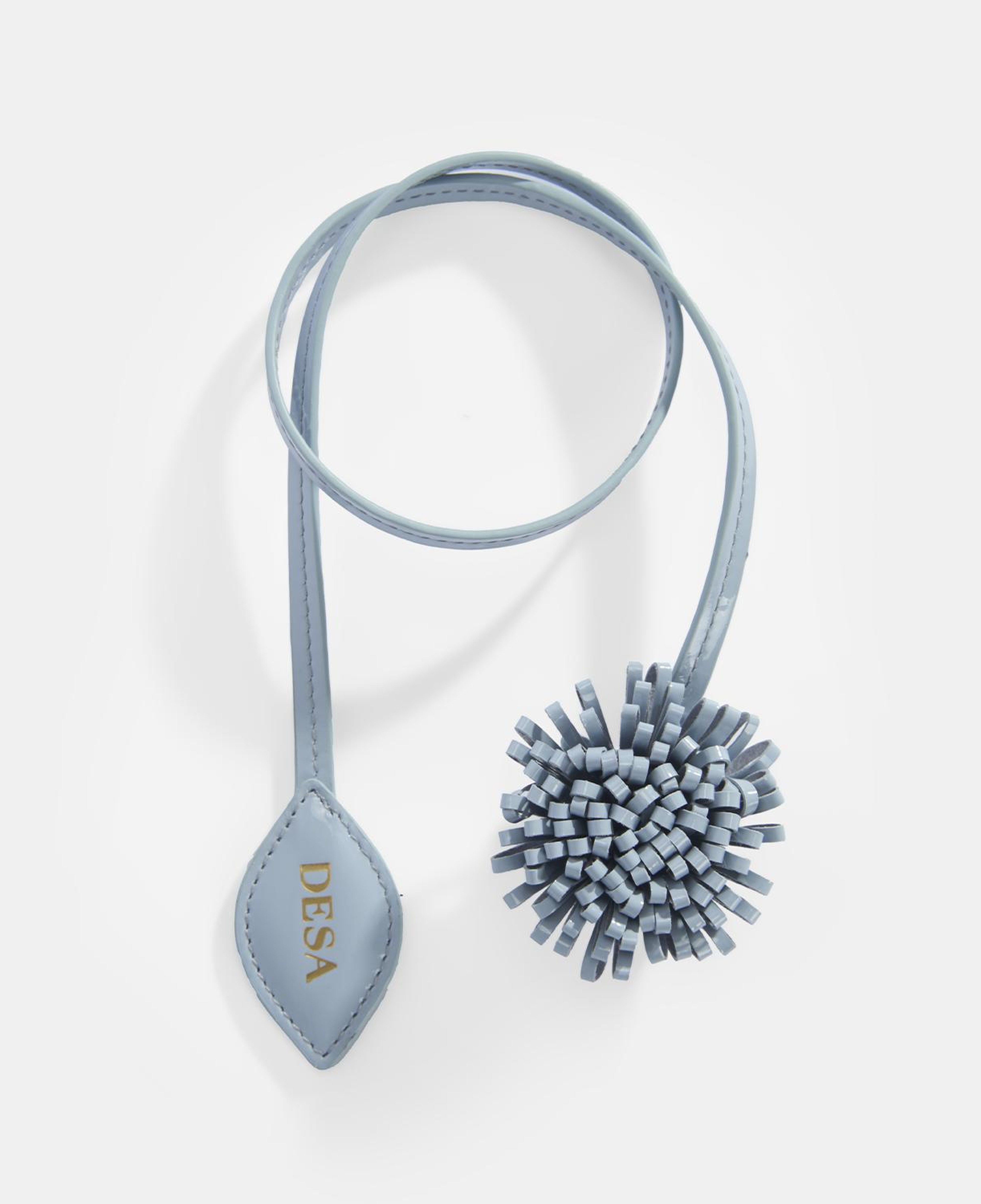Mavi Çiçek Figürlü Monogram Detaylı Deri Charm