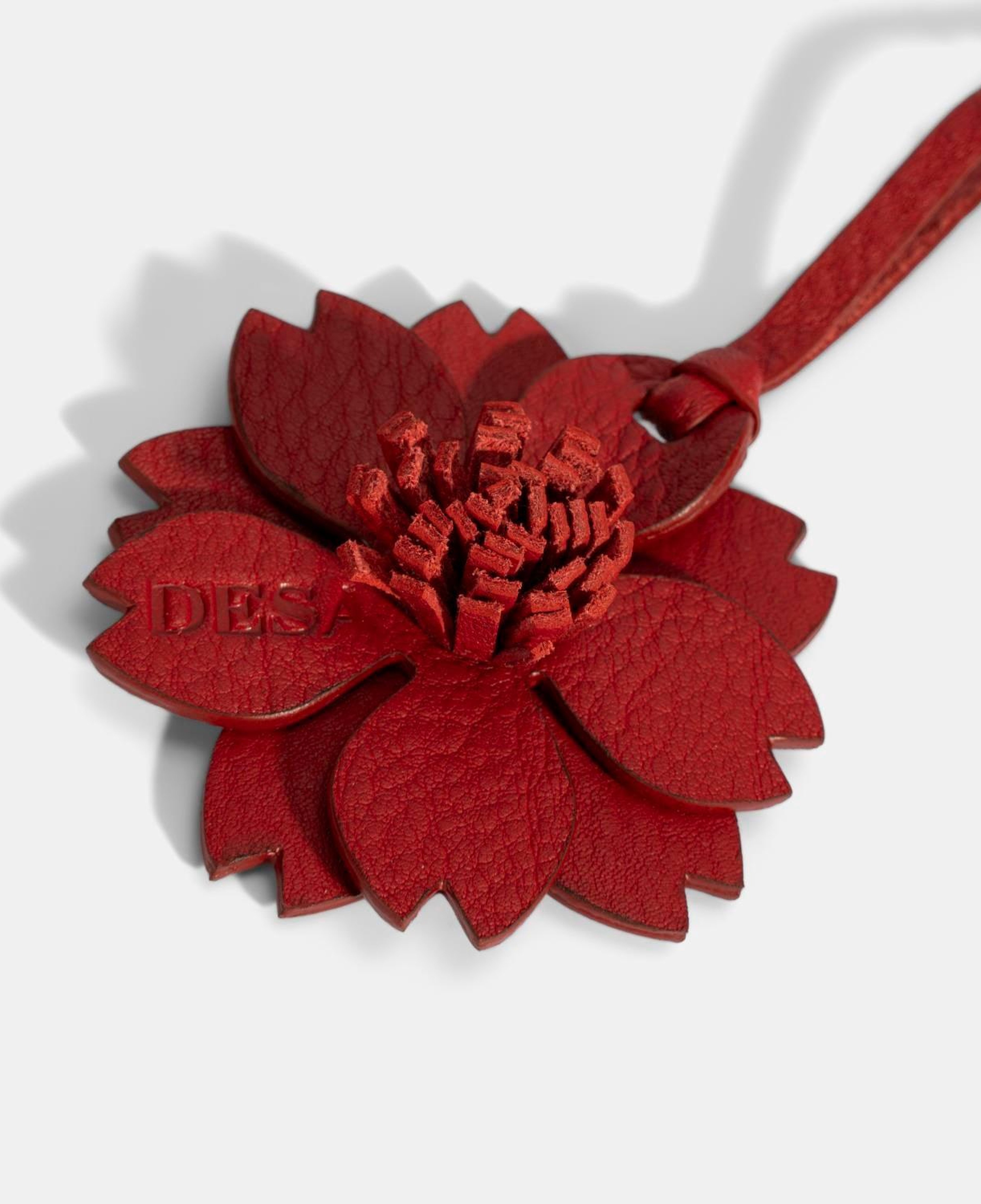 Kırmızı Çiçek Figürlü Deri Charm