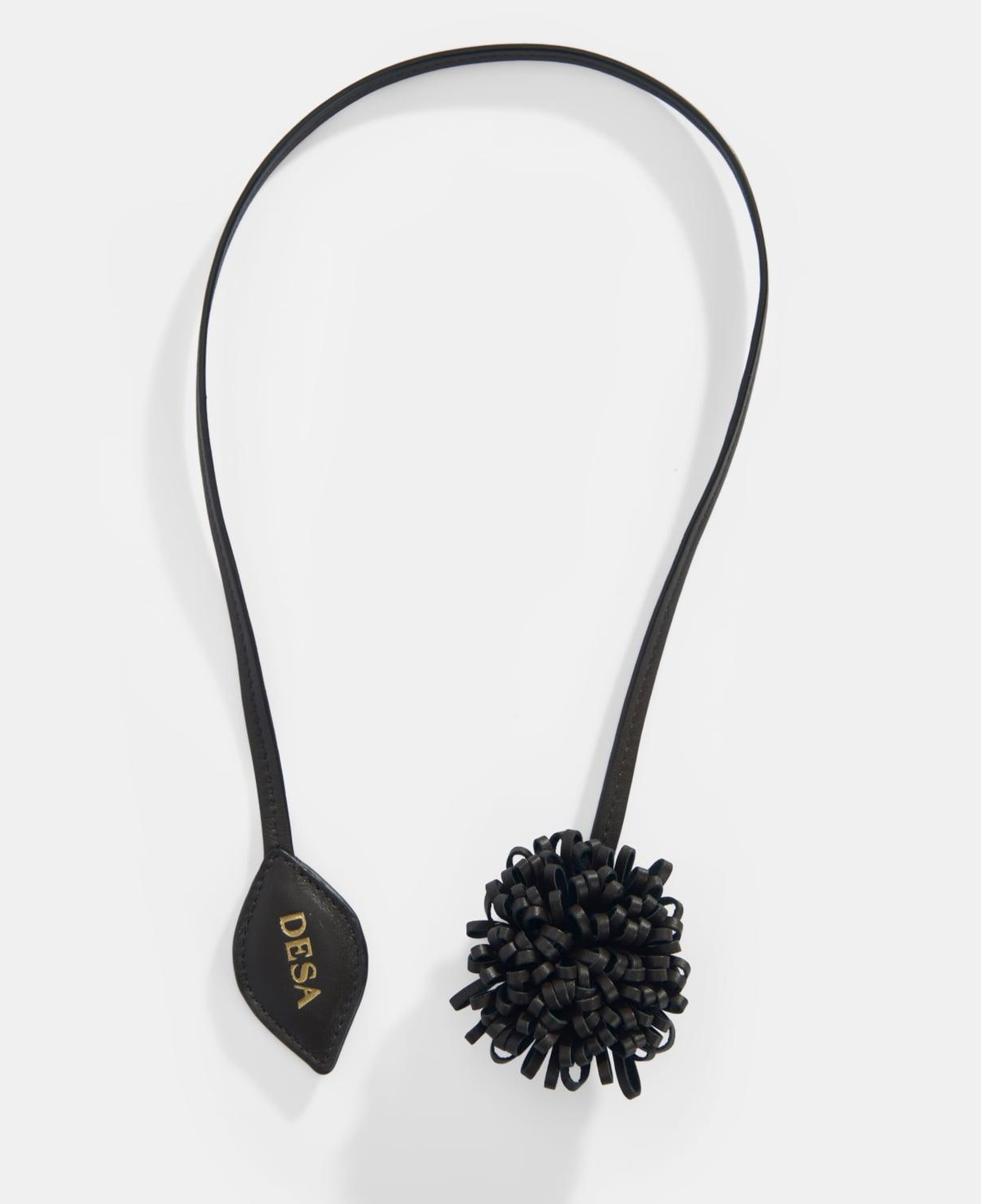 Kahve Çiçek Figürlü Monogram Detaylı Deri Charm