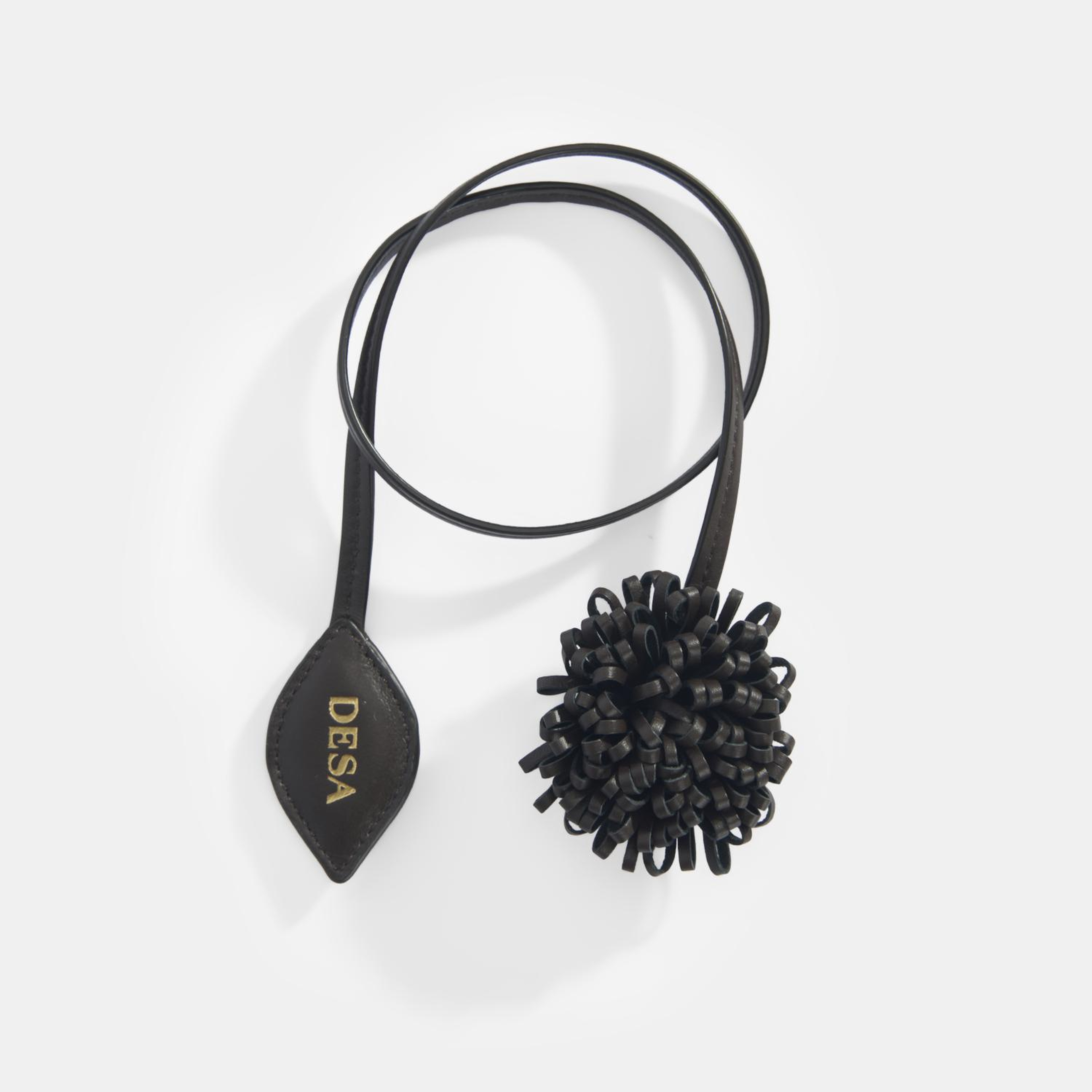 Kahve Çiçek Figürlü Monogram Detaylı Deri Charm