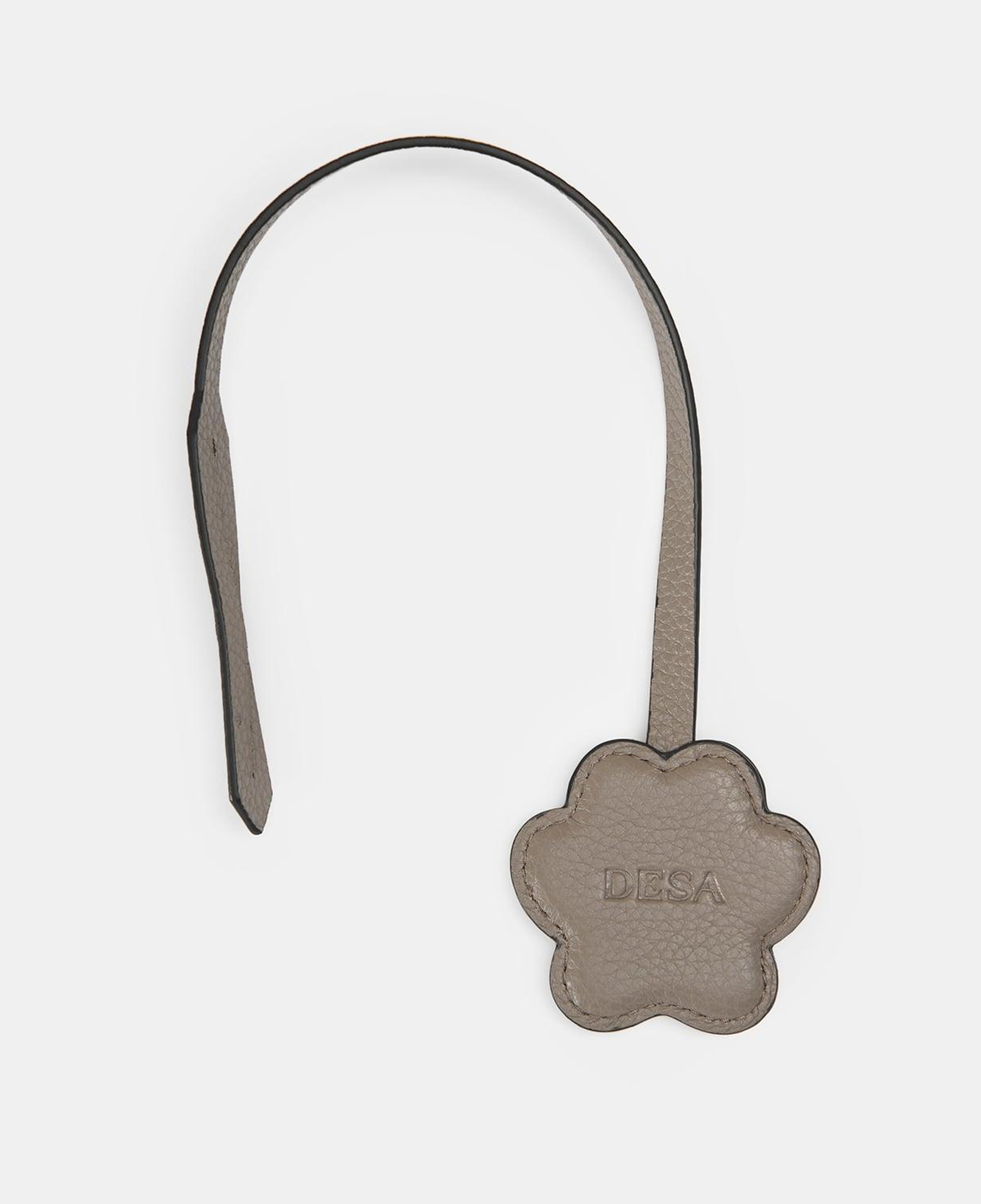 Gri Pati Figürlü Deri Charm