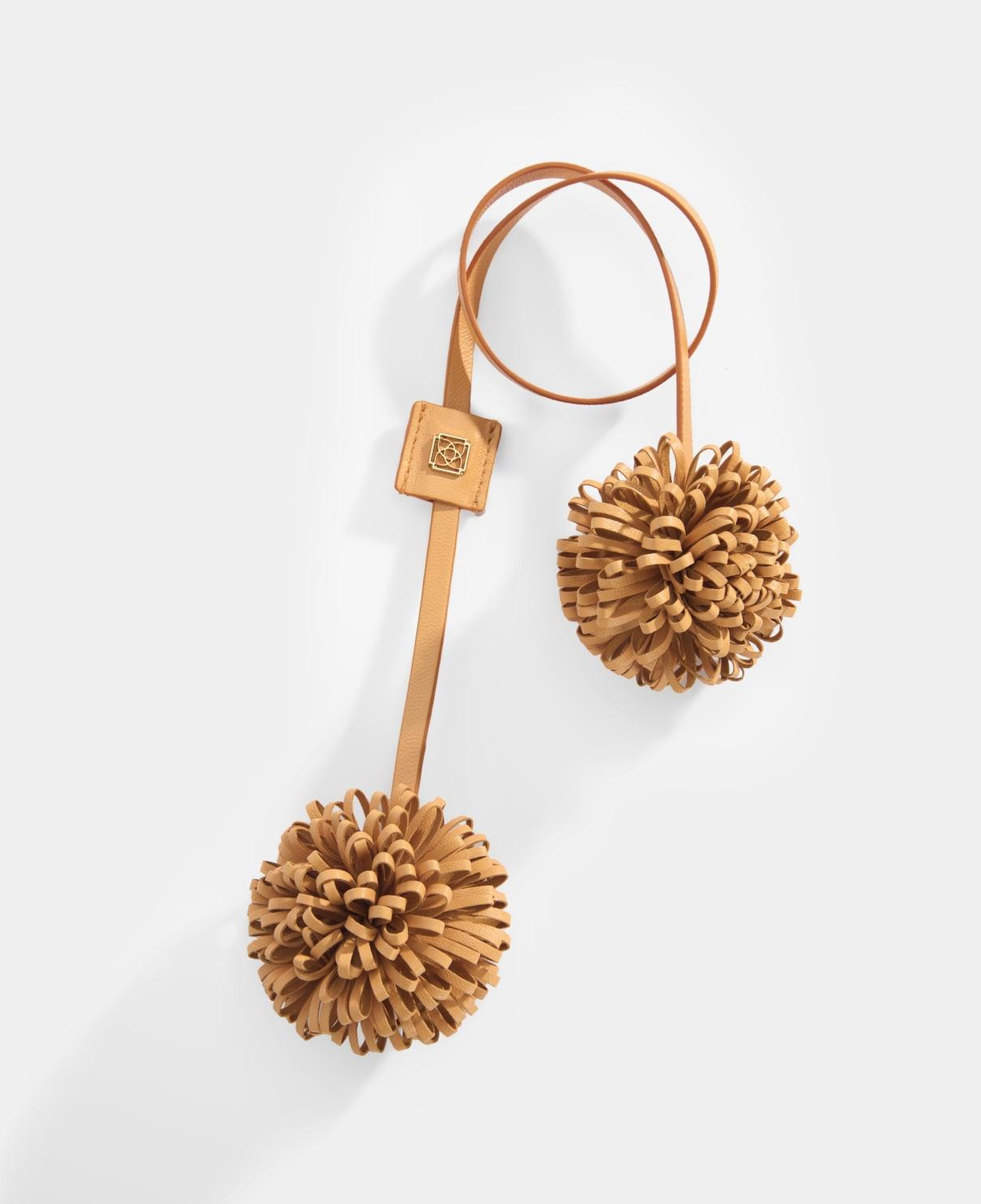 Turuncu Çiçek Figürlü Monogram Detaylı Deri Charm