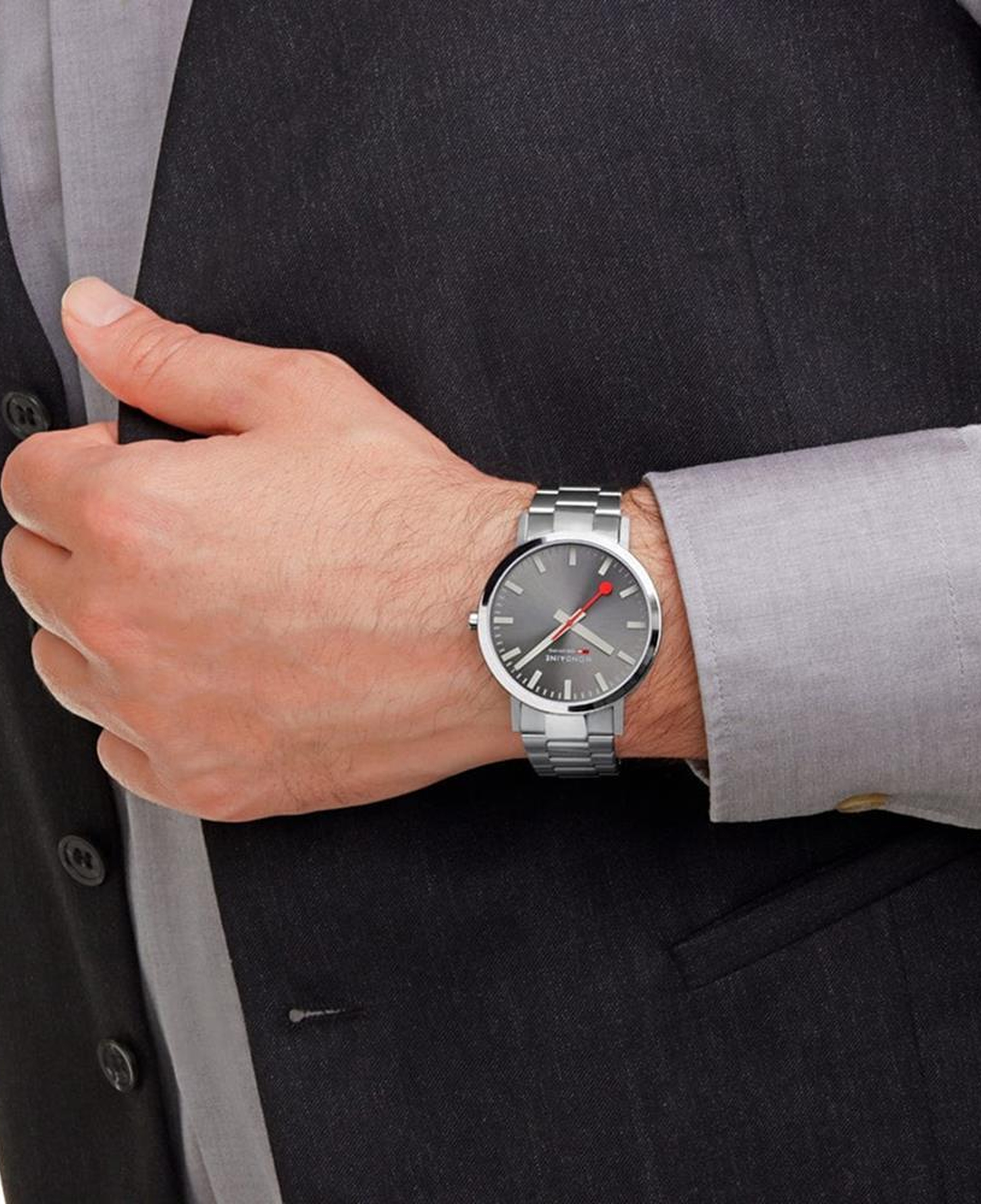 MONDAINE CLASSIC A660.30360.81SBJ Erkek Kol Saati