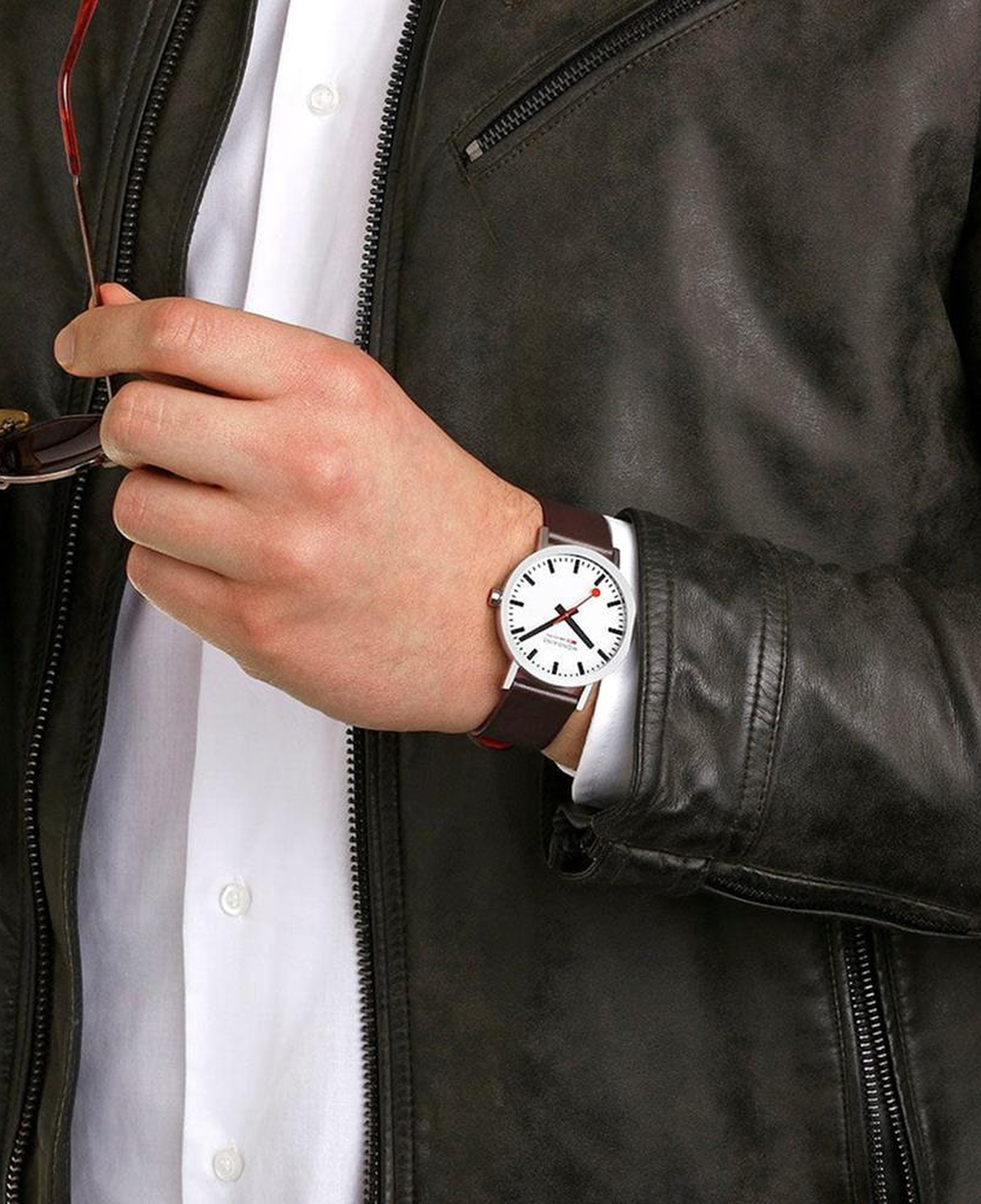 MONDAINE CLASSIC A660.30360.11SBGV Erkek Kol Saati