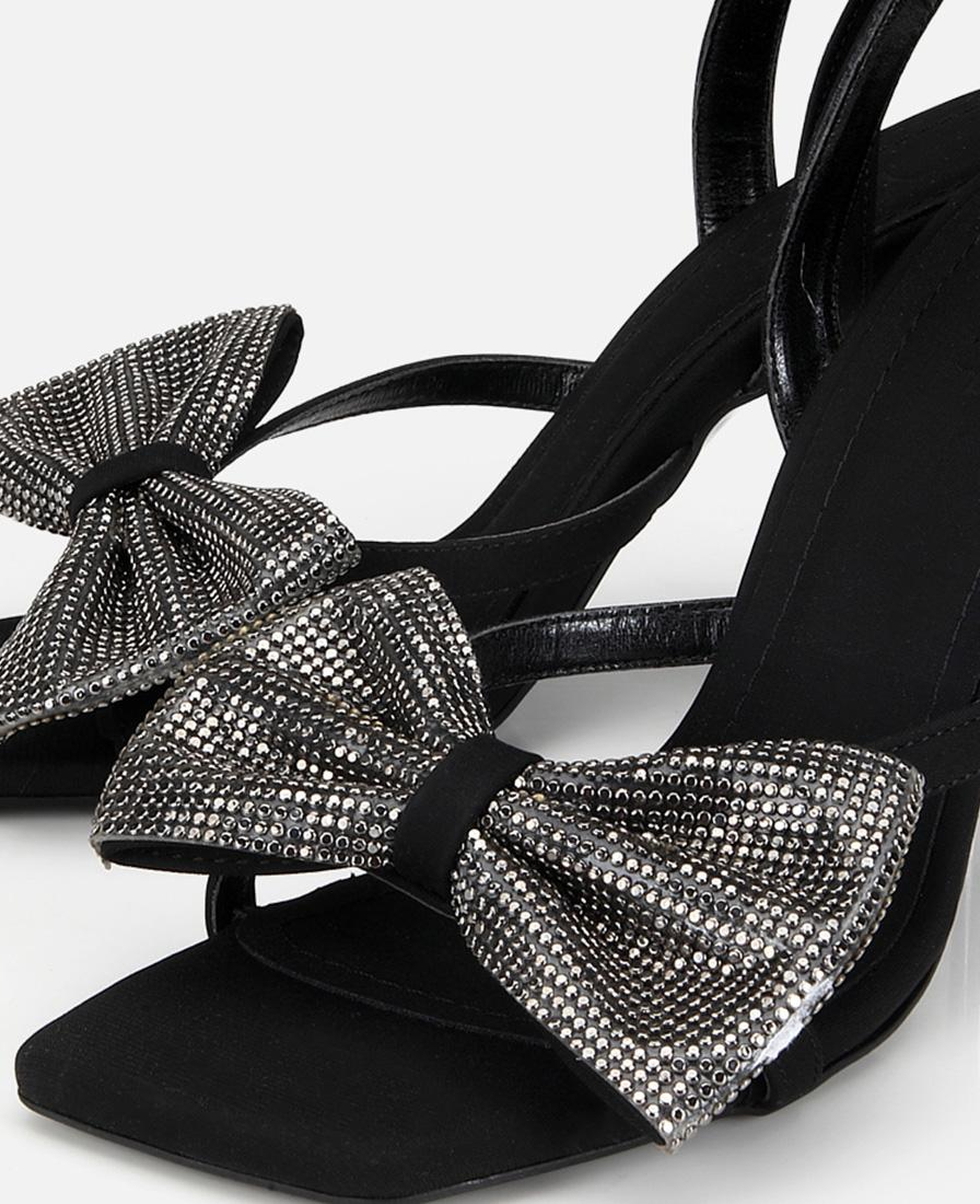 Kadın Siyah Taşlı Fiyonk Detaylı İnce Topuklu Stiletto