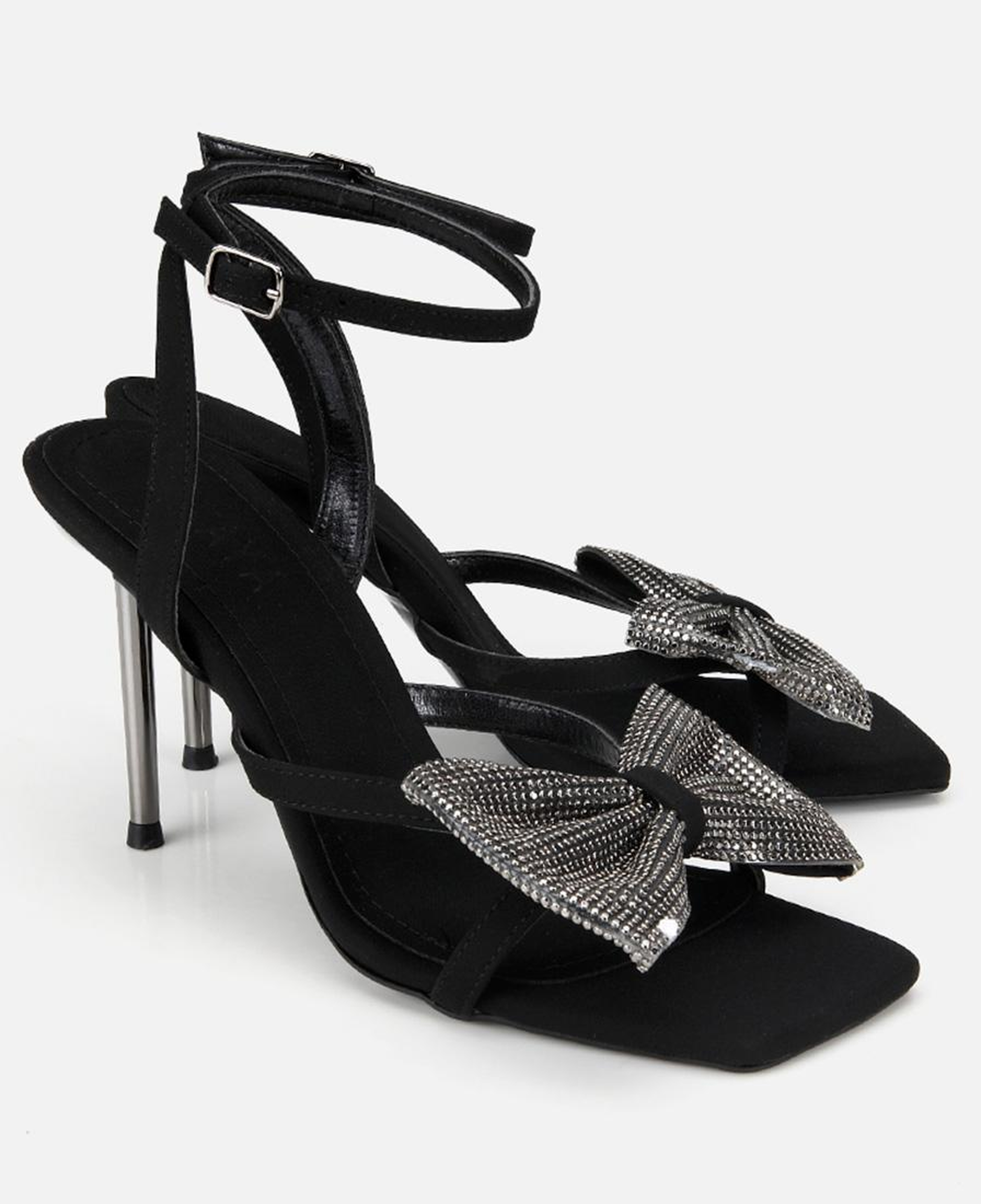 Kadın Siyah Taşlı Fiyonk Detaylı İnce Topuklu Stiletto