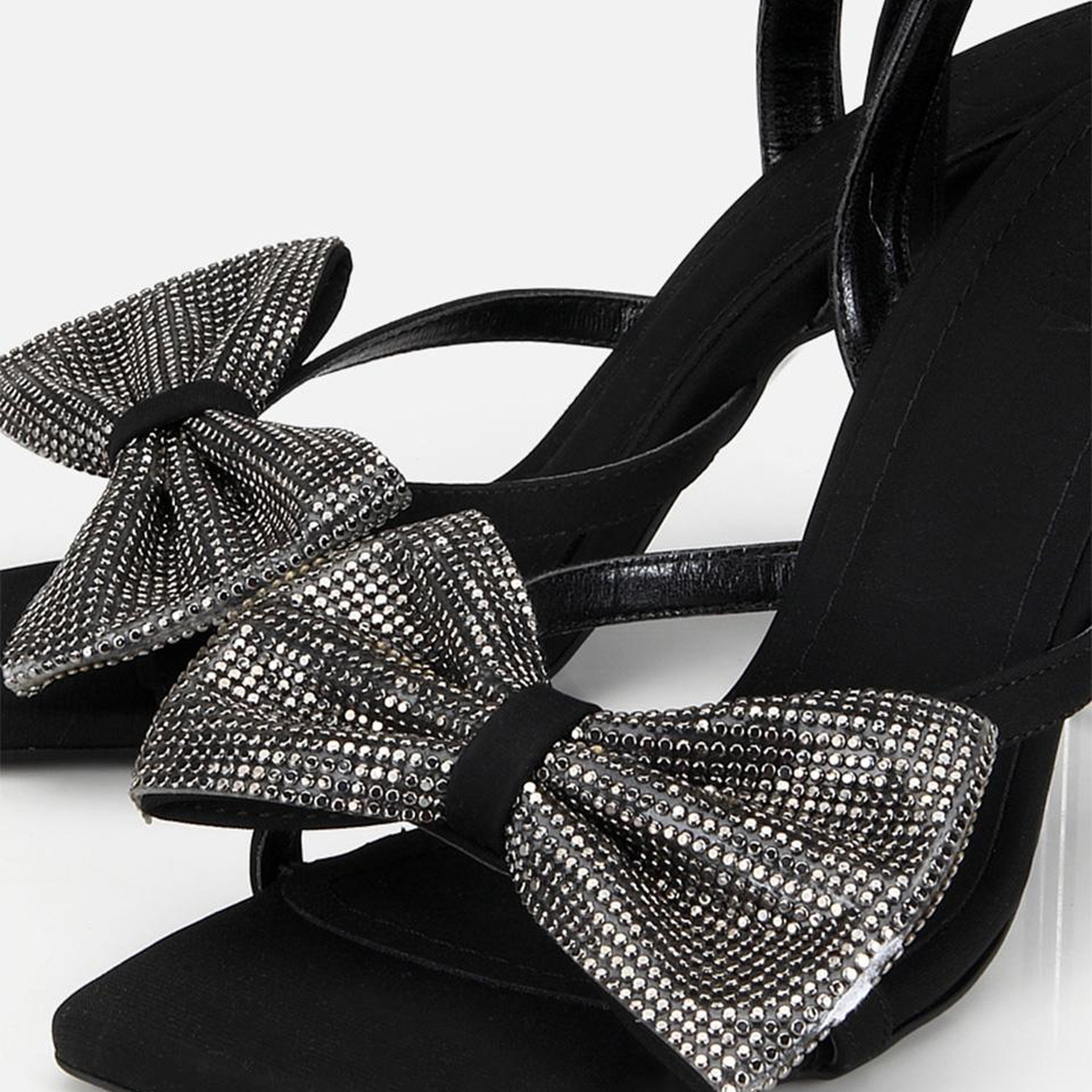 Kadın Siyah Taşlı Fiyonk Detaylı İnce Topuklu Stiletto