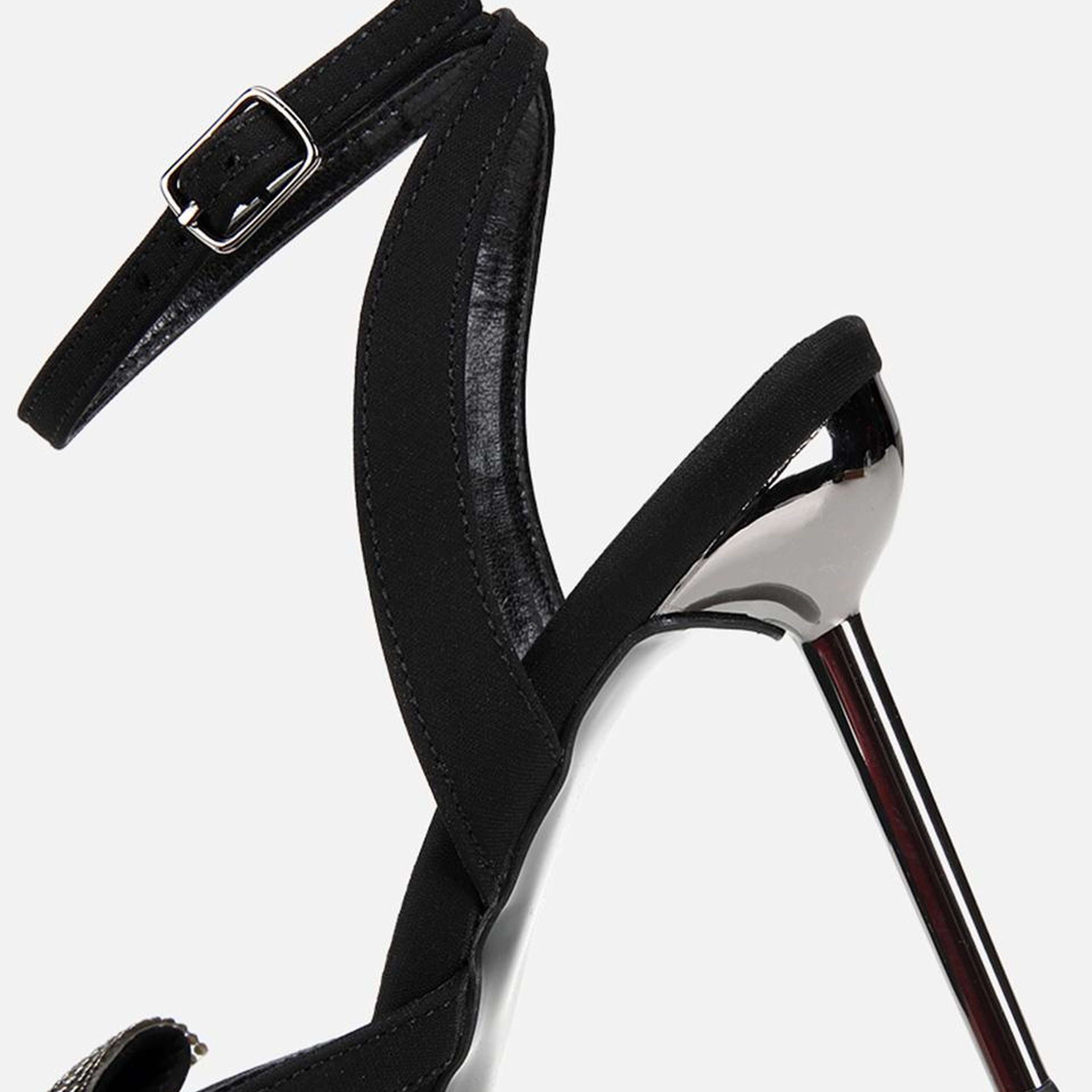 Kadın Siyah Taşlı Fiyonk Detaylı İnce Topuklu Stiletto