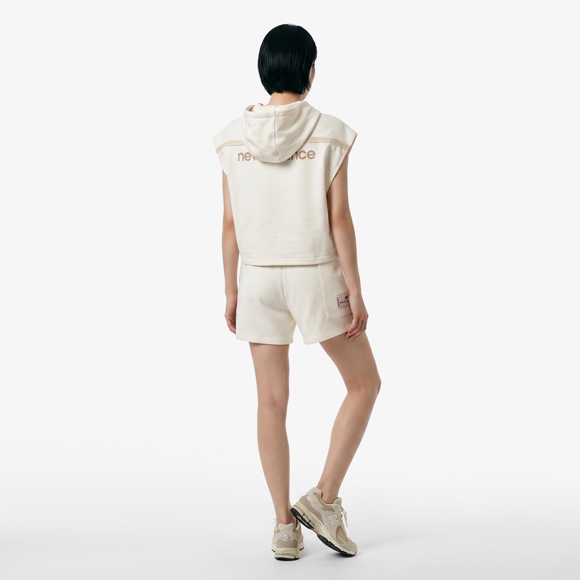 New Balance Lifestyle Kadın Bej Sweatshirt