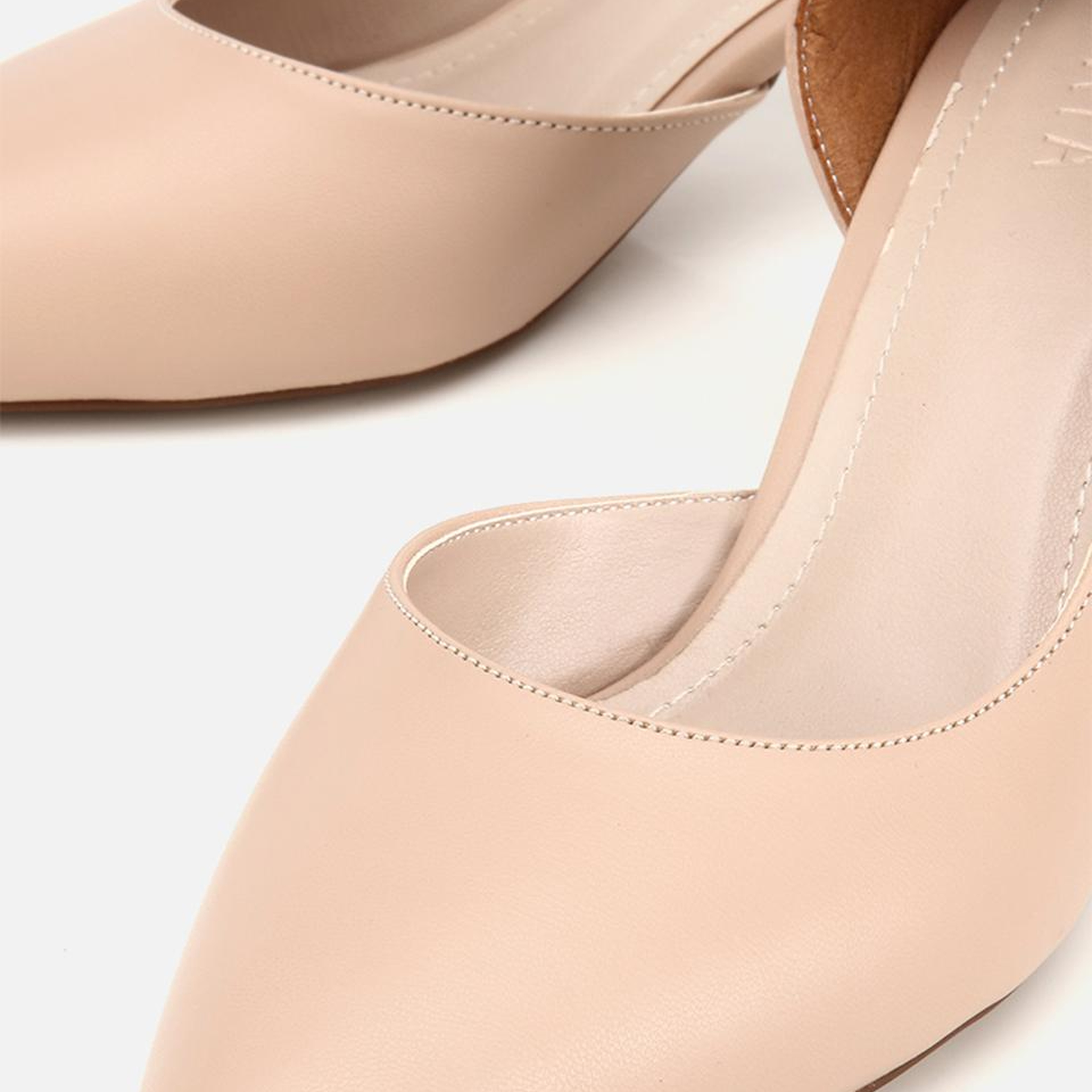 Kadın Bej Sivri Burunlu İnce Kısa Topuklu Ayakkabı