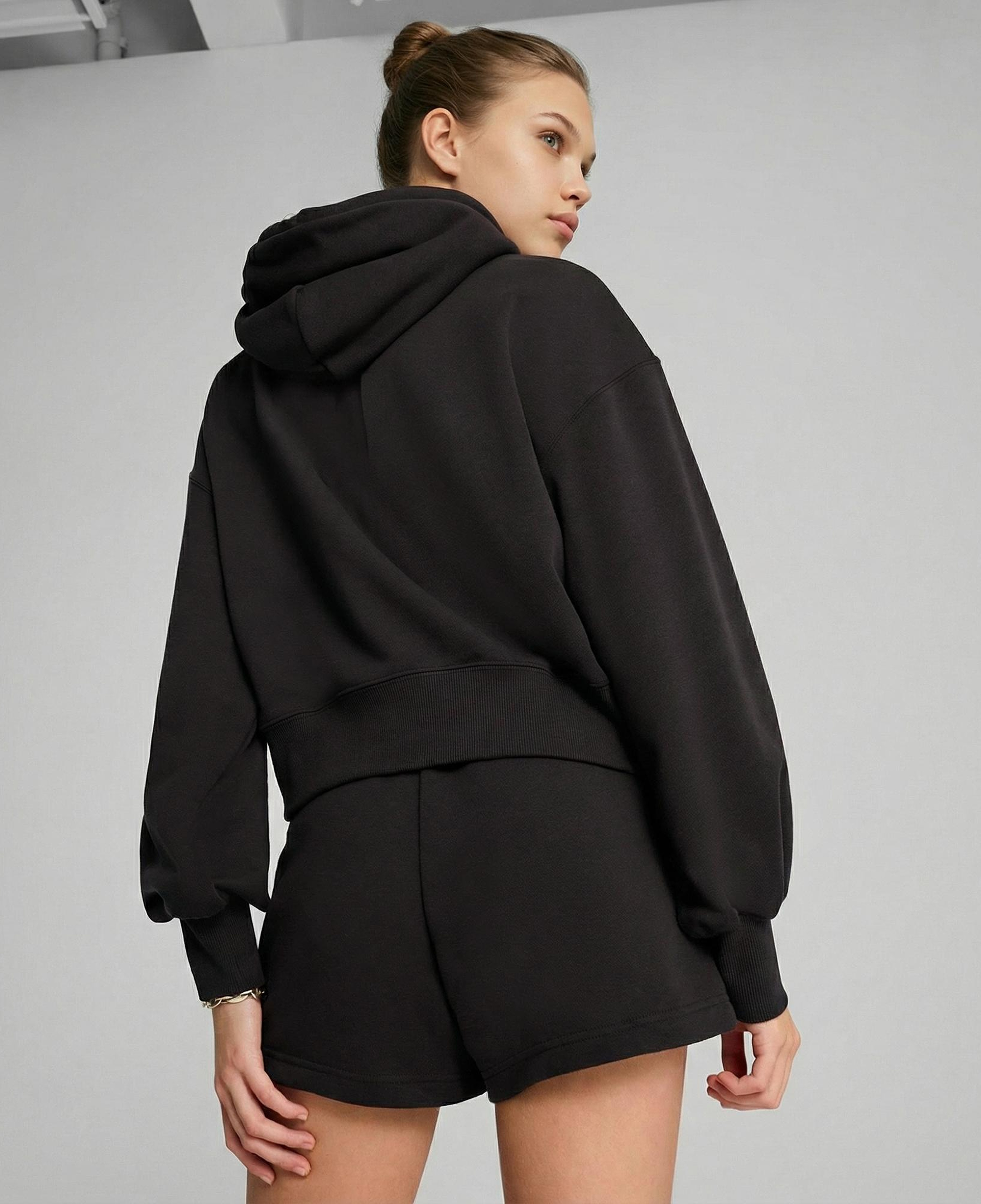 Puma Wardrobe Essential Relaxed Cropped  Kadın Siyah Sweatshirt