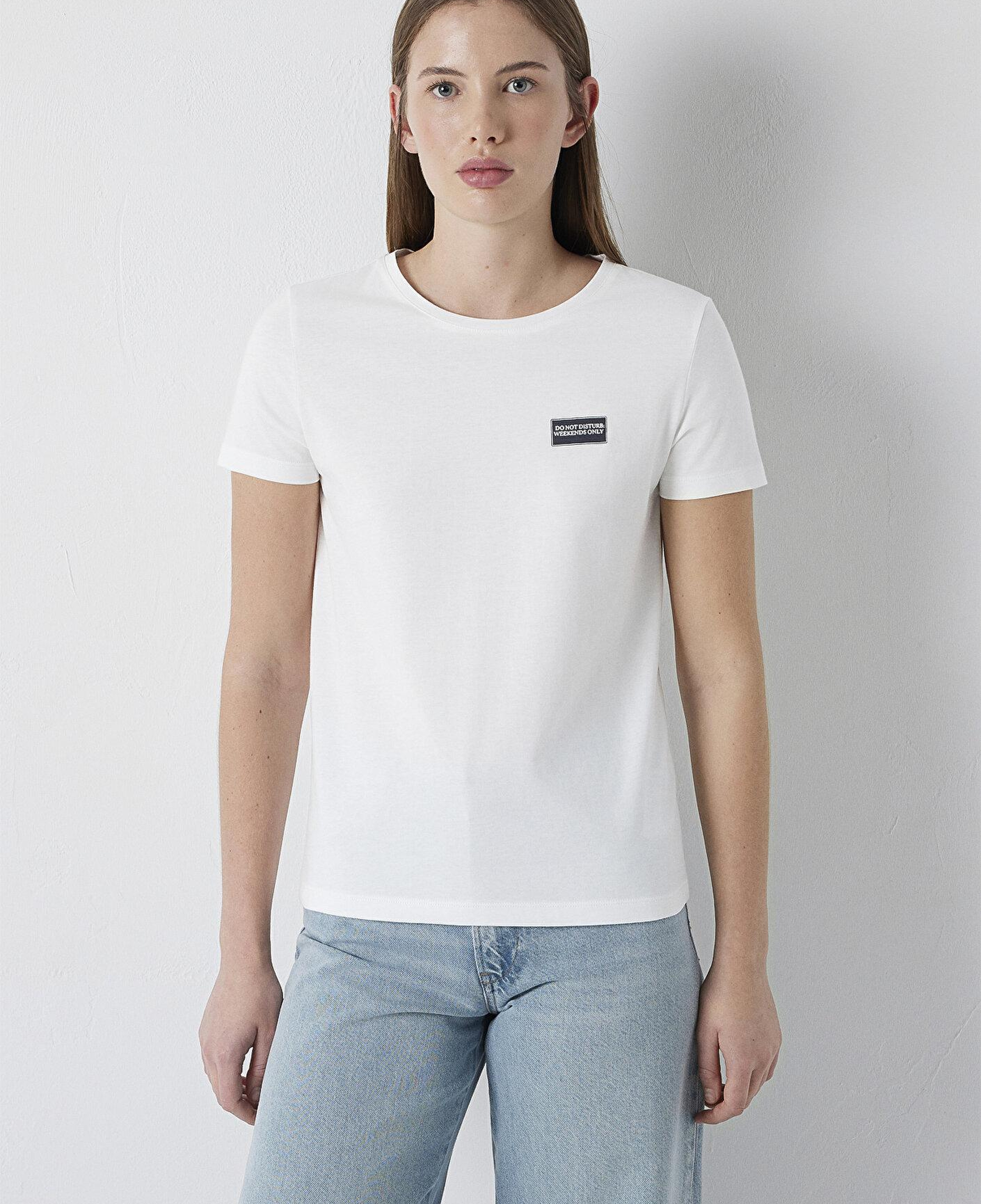 Mavi Slogan Baskılı Ekru Tişört Semi Slim Fit / Yarı Dar Kesim 1614262-70057