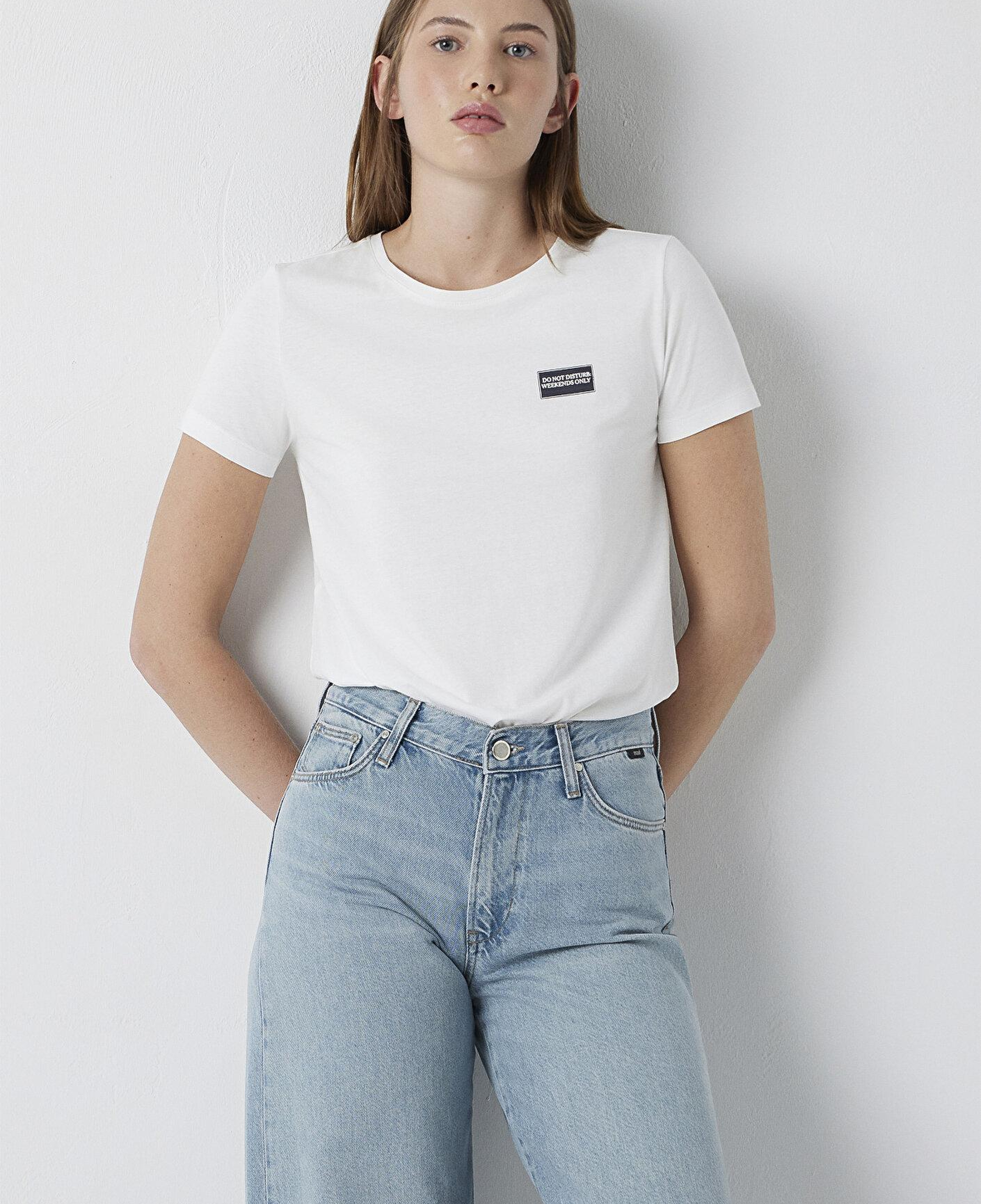 Mavi Slogan Baskılı Ekru Tişört Semi Slim Fit / Yarı Dar Kesim 1614262-70057